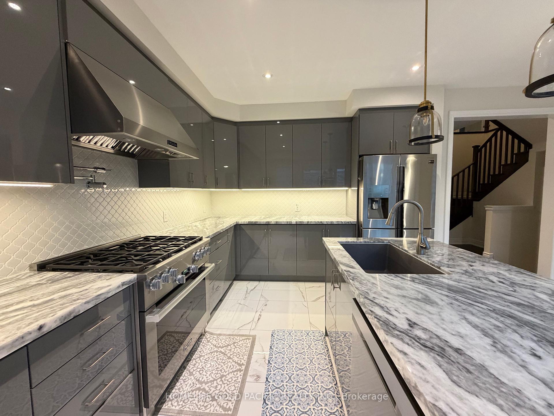 Photo 15 of 46 Haskins Crescent, Georgina, Keswick South — HOMEH