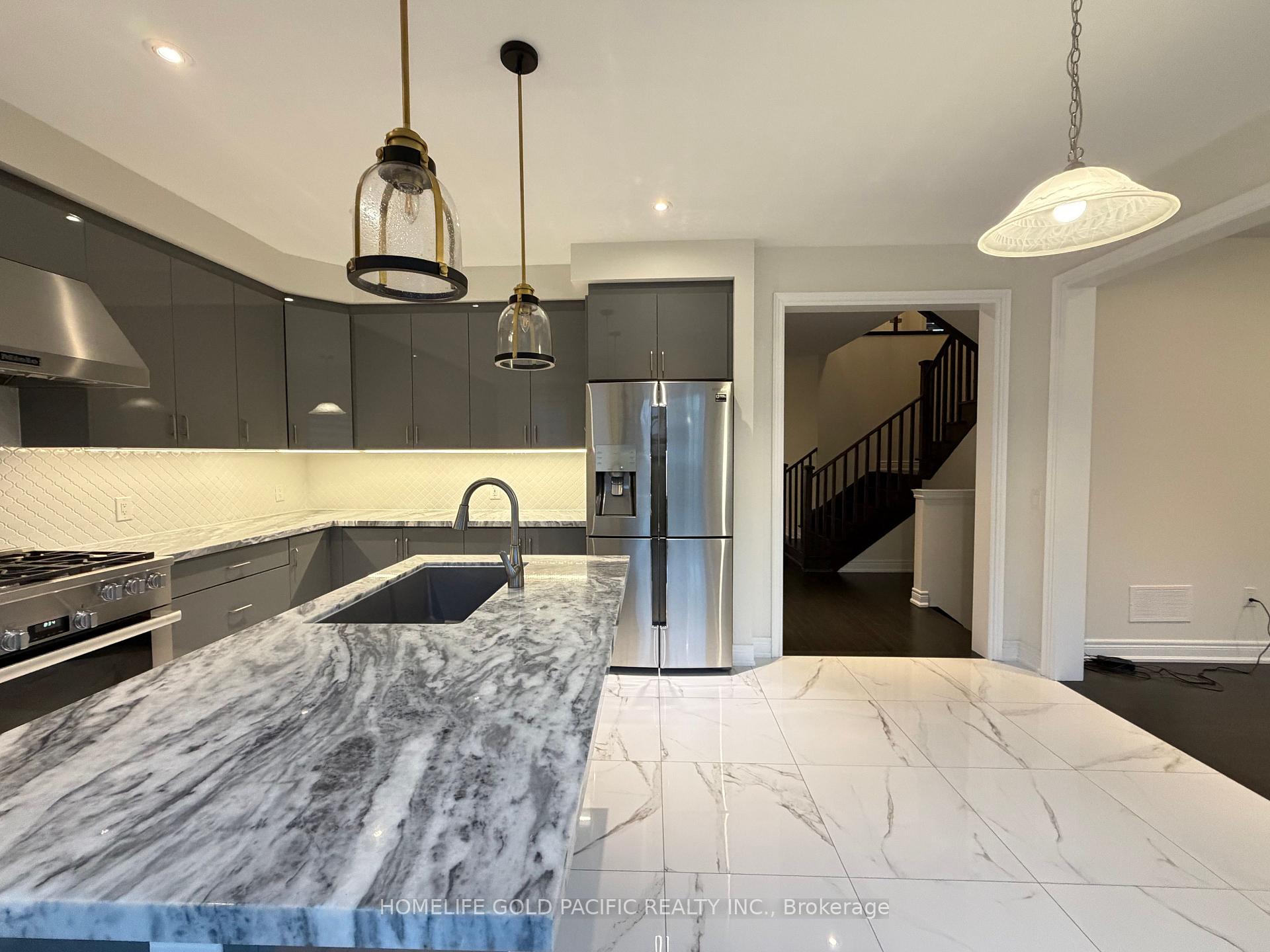 Photo 18 of 46 Haskins Crescent, Georgina, Keswick South — HOMEH