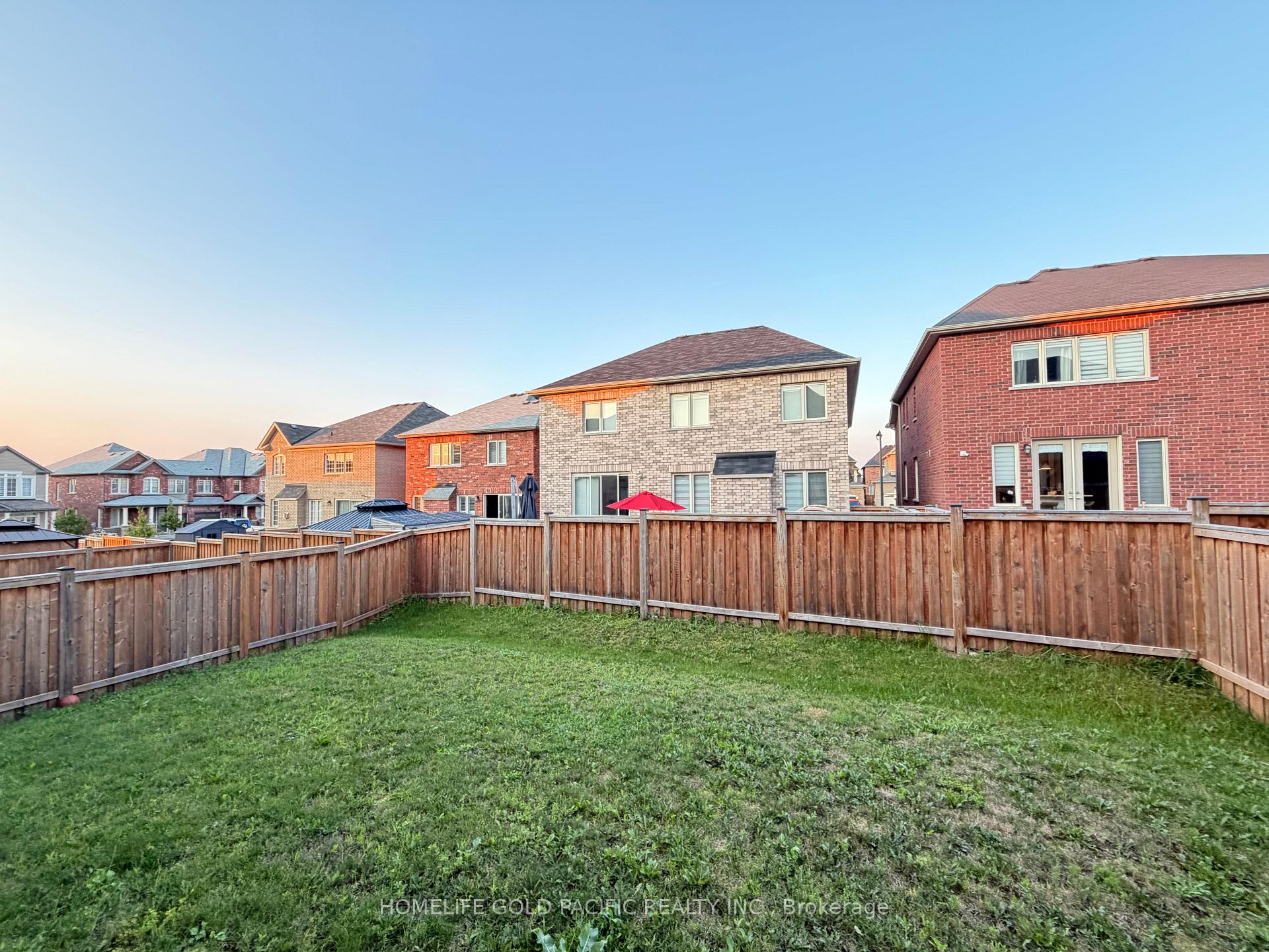 Photo 38 of 46 Haskins Crescent, Georgina, Keswick South — HOMEH