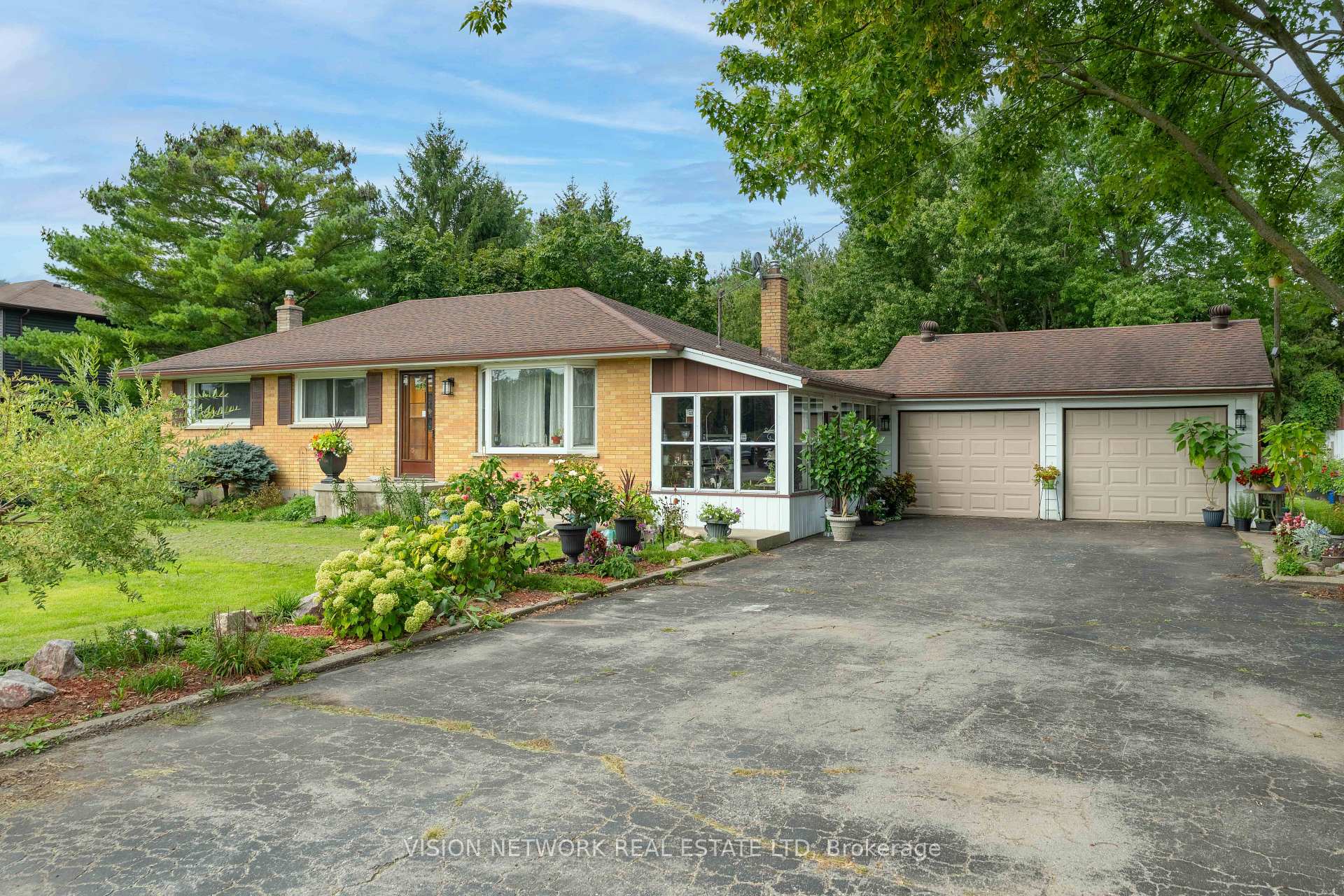 Photo of 10116 Ilderton Road