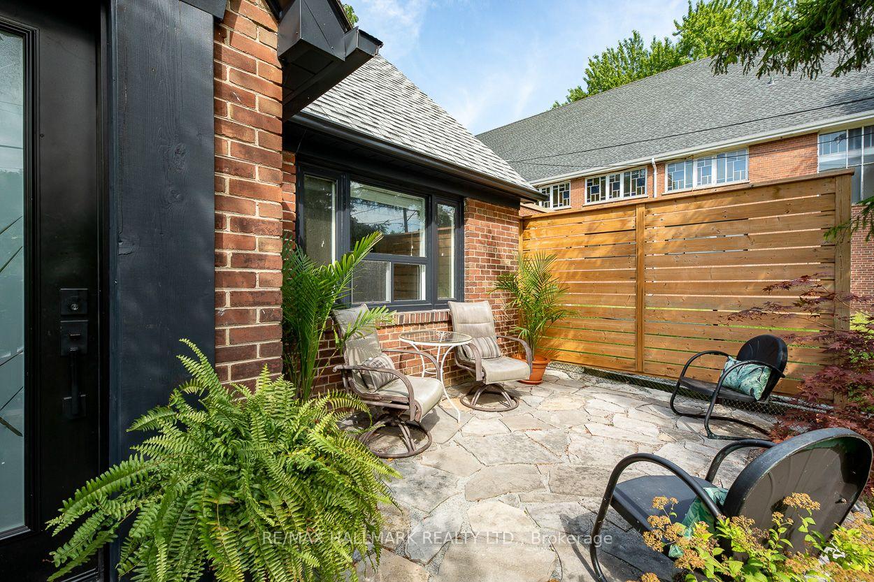 Photo 4 of 110 Lakeside Avenue, Scarborough, Birchcliffe-Cliffside — HOMEH