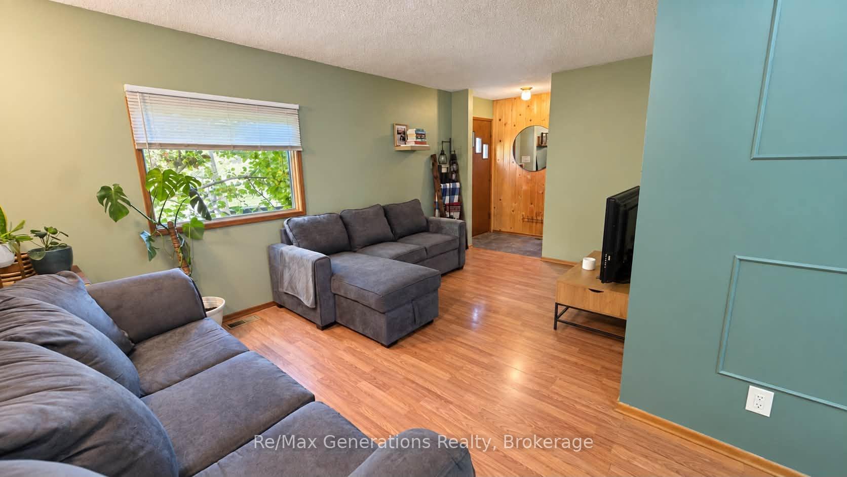 Photo 3 of 230 Secord Street, Thunder Bay, Court / Cumberland — HOMEH