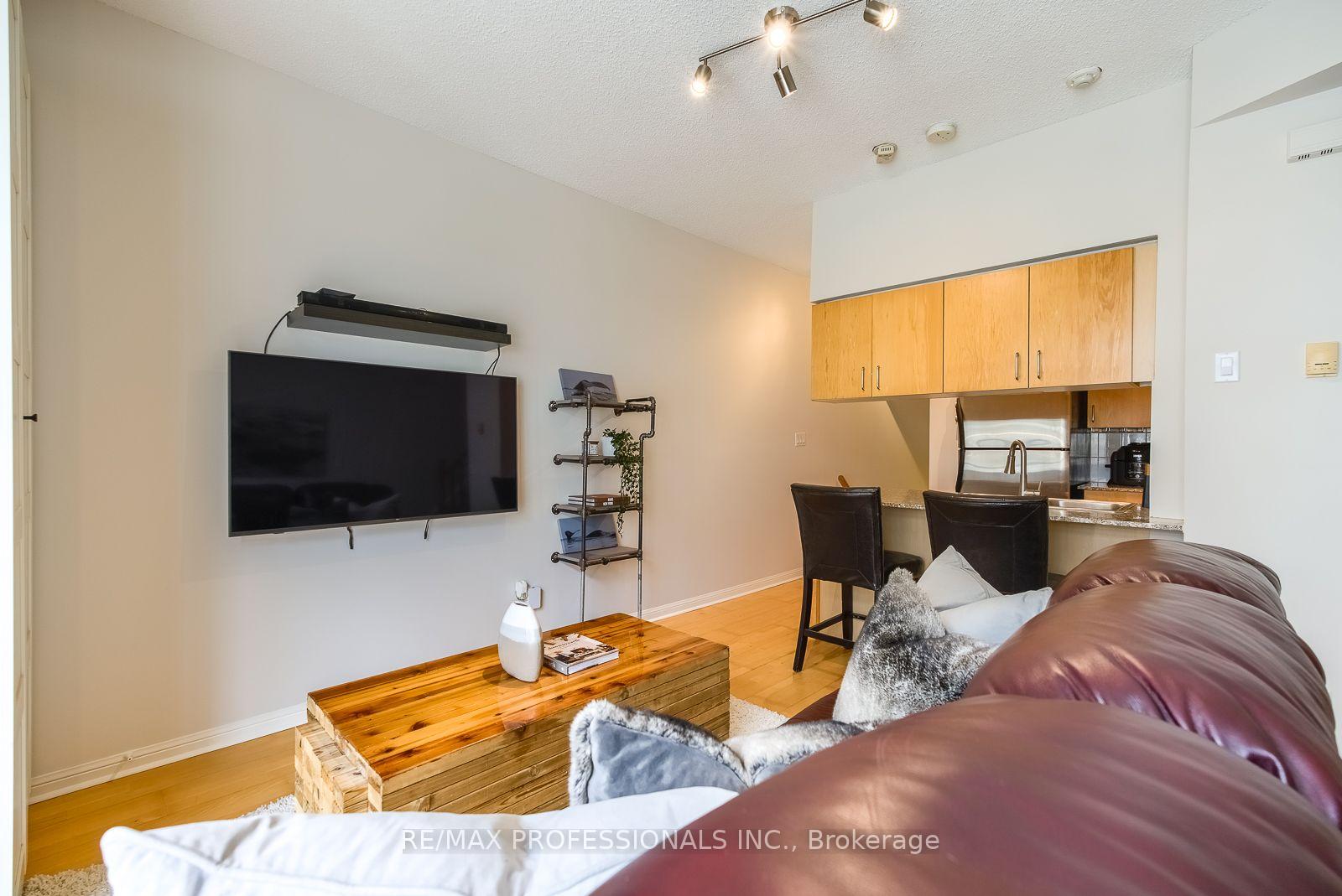 Photo 6 of Unit 327, 32 Stadium Road, Toronto, Niagara — HOMEH