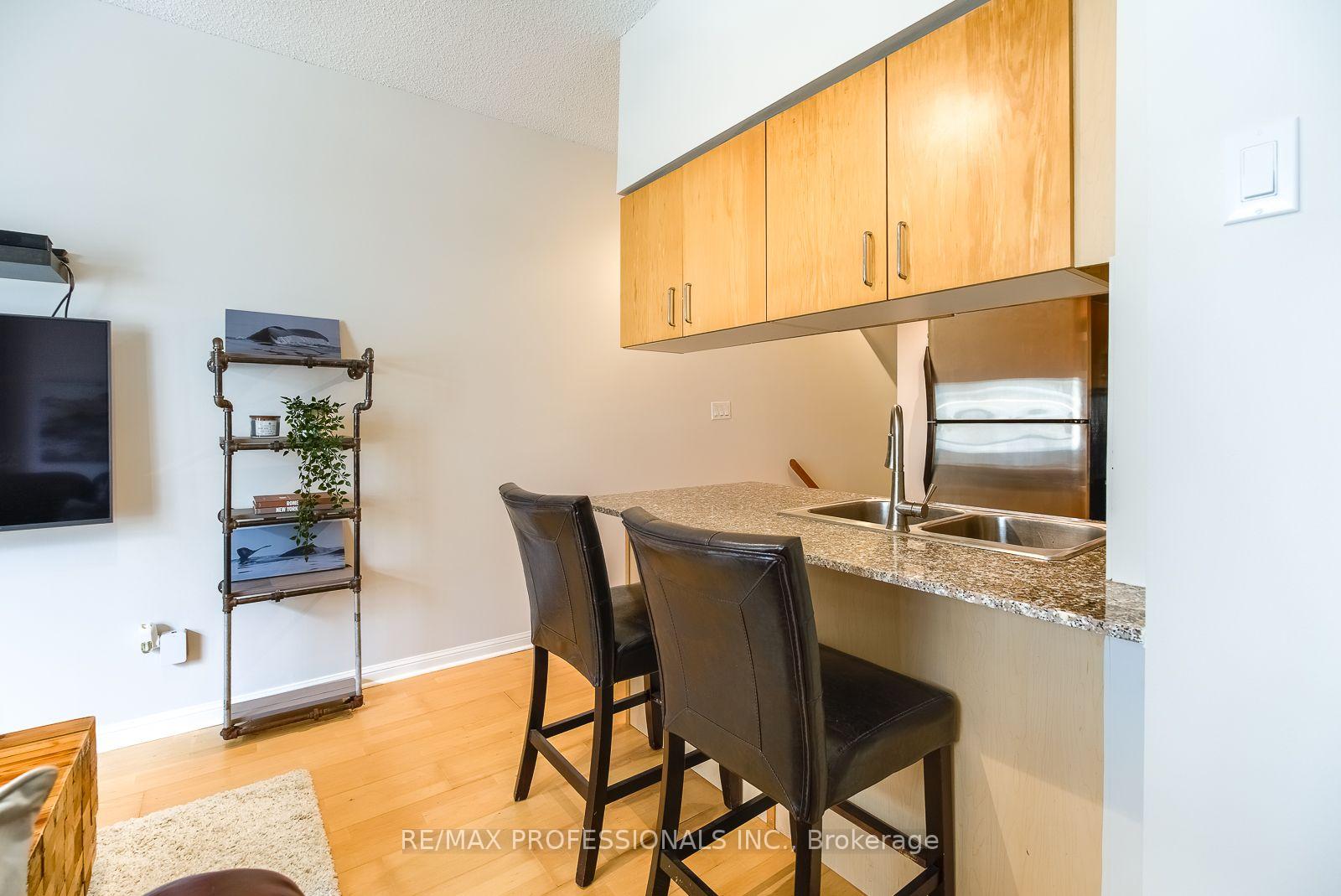Photo 11 of Unit 327, 32 Stadium Road, Toronto, Niagara — HOMEH