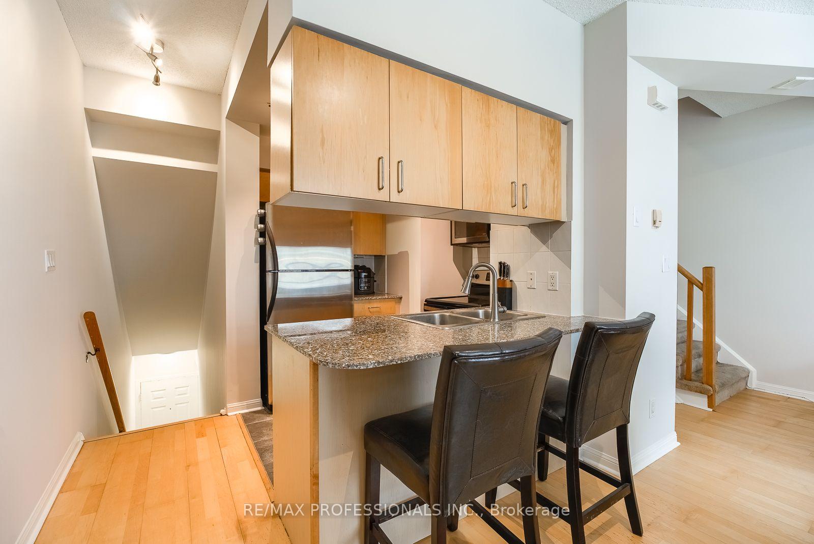 Photo 12 of Unit 327, 32 Stadium Road, Toronto, Niagara — HOMEH