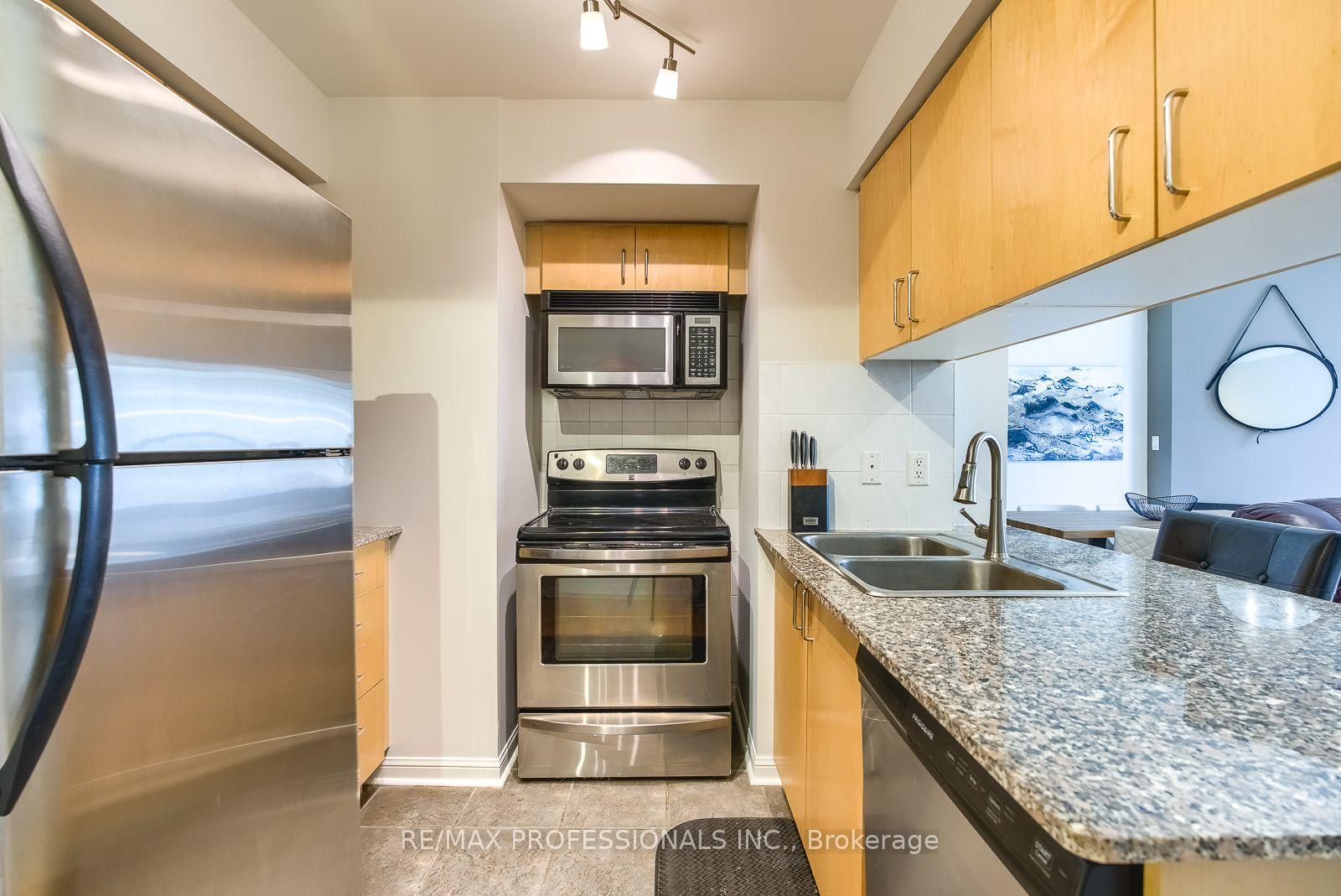 Photo 13 of Unit 327, 32 Stadium Road, Toronto, Niagara — HOMEH