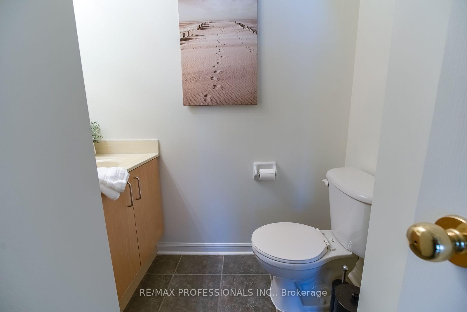 Photo 16 of Unit 327, 32 Stadium Road, Toronto, Niagara — HOMEH