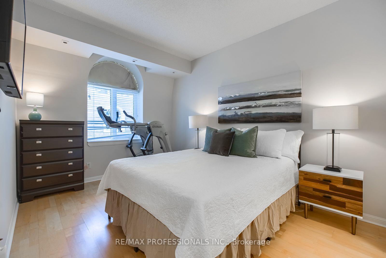 Photo 21 of Unit 327, 32 Stadium Road, Toronto, Niagara — HOMEH