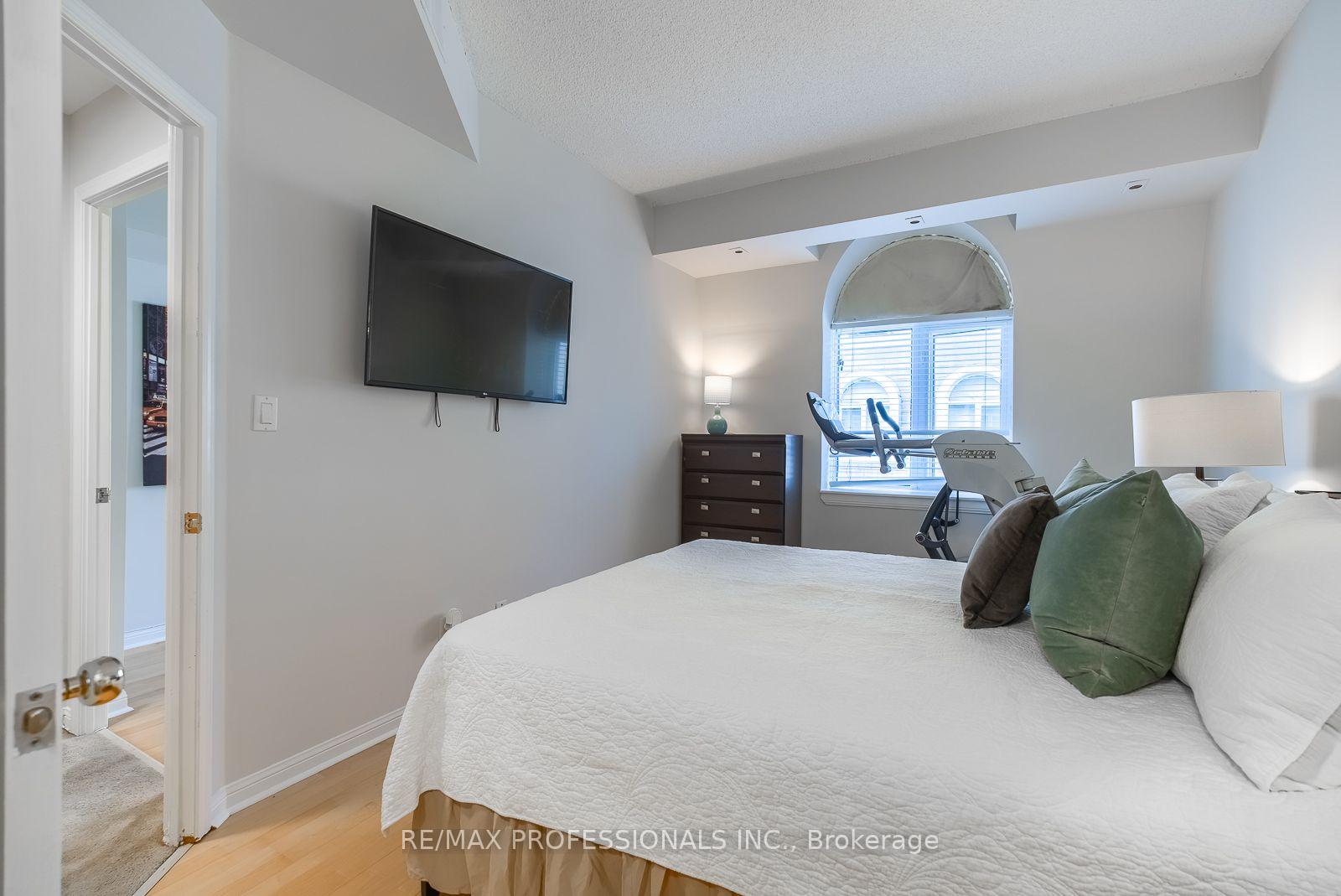 Photo 23 of Unit 327, 32 Stadium Road, Toronto, Niagara — HOMEH