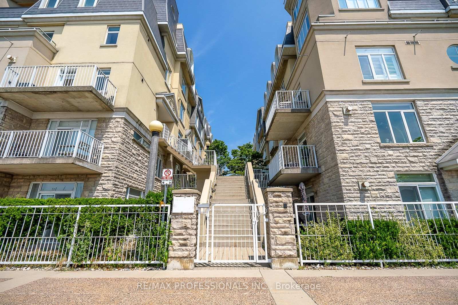 Photo 35 of Unit 327, 32 Stadium Road, Toronto, Niagara — HOMEH