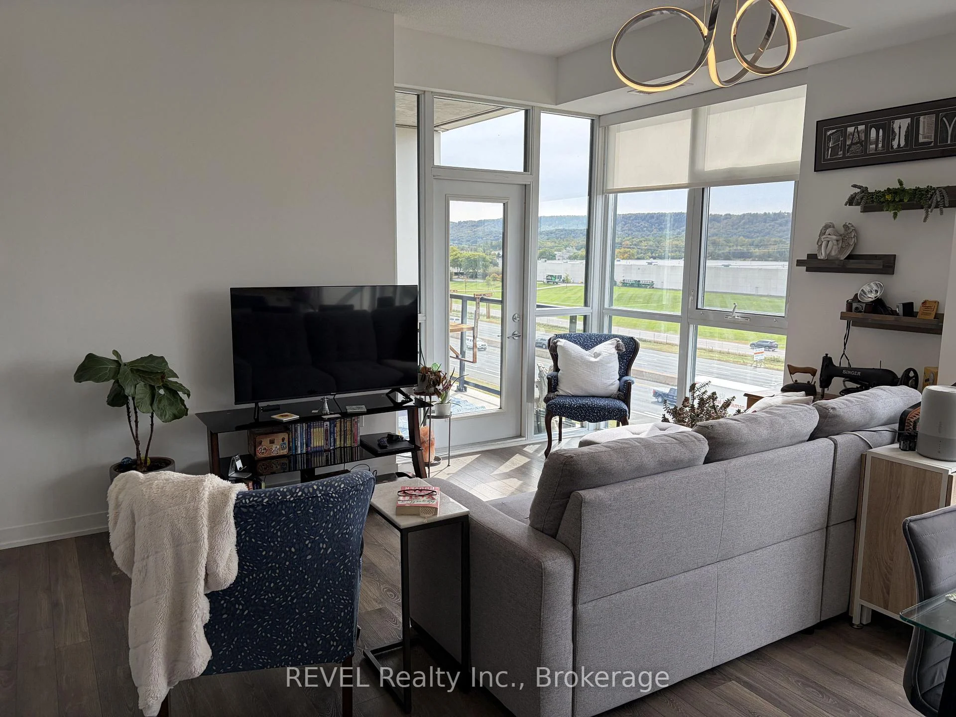 Photo 3 of Unit 501, 550 North Service Road, Grimsby, Grimsby Beach — HOMEH