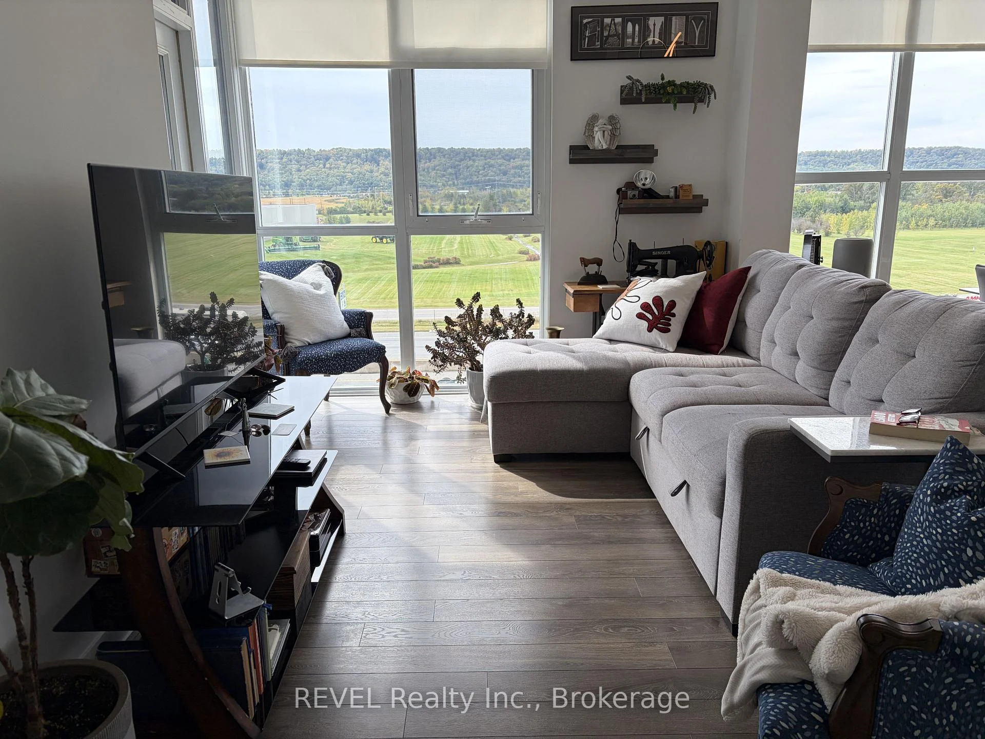 Photo 4 of Unit 501, 550 North Service Road, Grimsby, Grimsby Beach — HOMEH