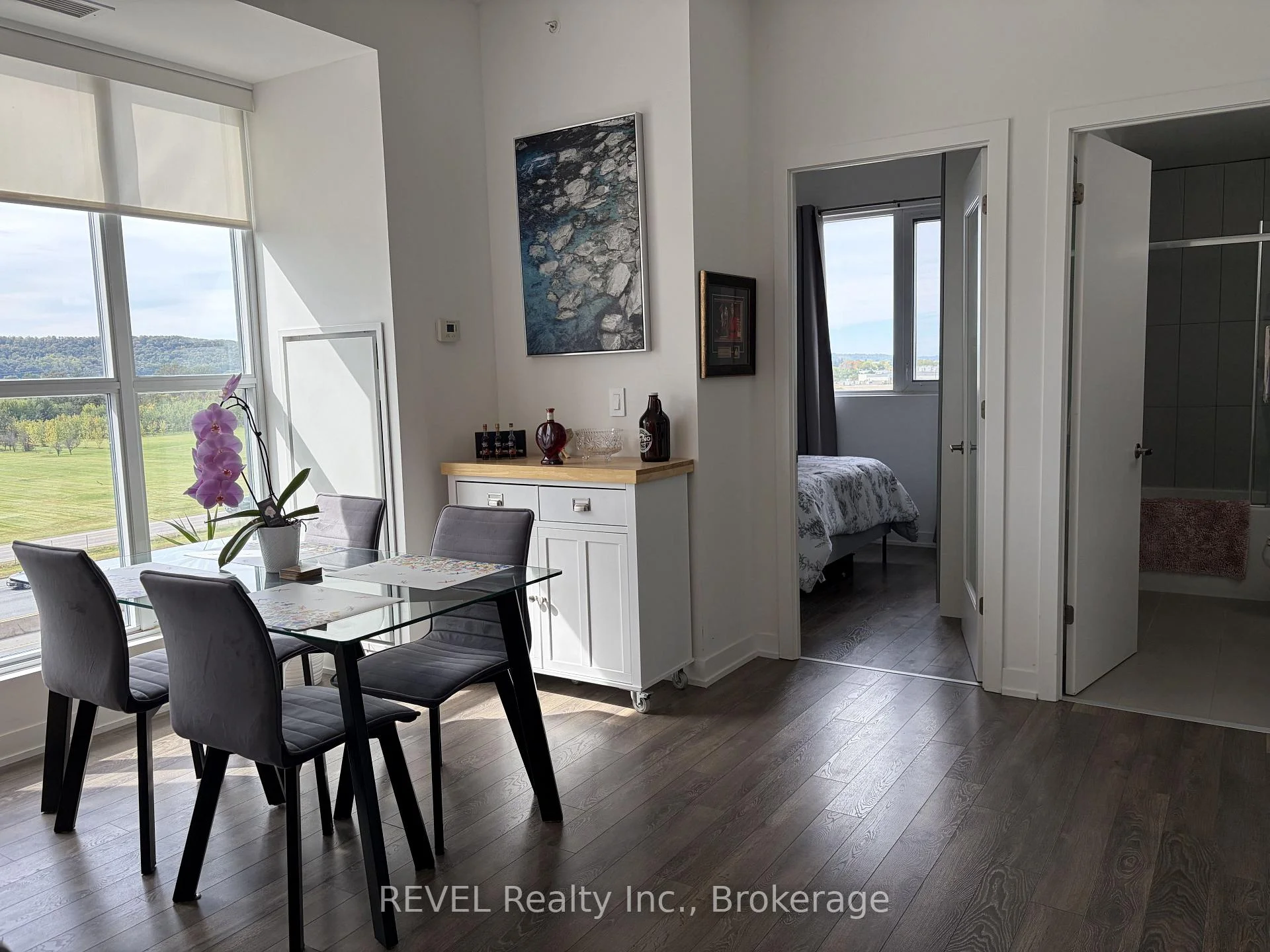 Photo 6 of Unit 501, 550 North Service Road, Grimsby, Grimsby Beach — HOMEH