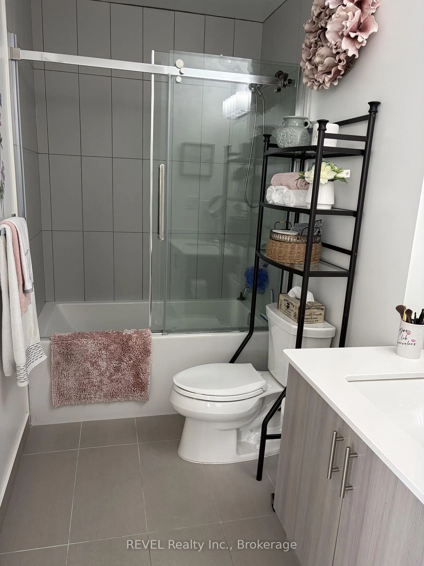 Photo 10 of Unit 501, 550 North Service Road, Grimsby, Grimsby Beach — HOMEH