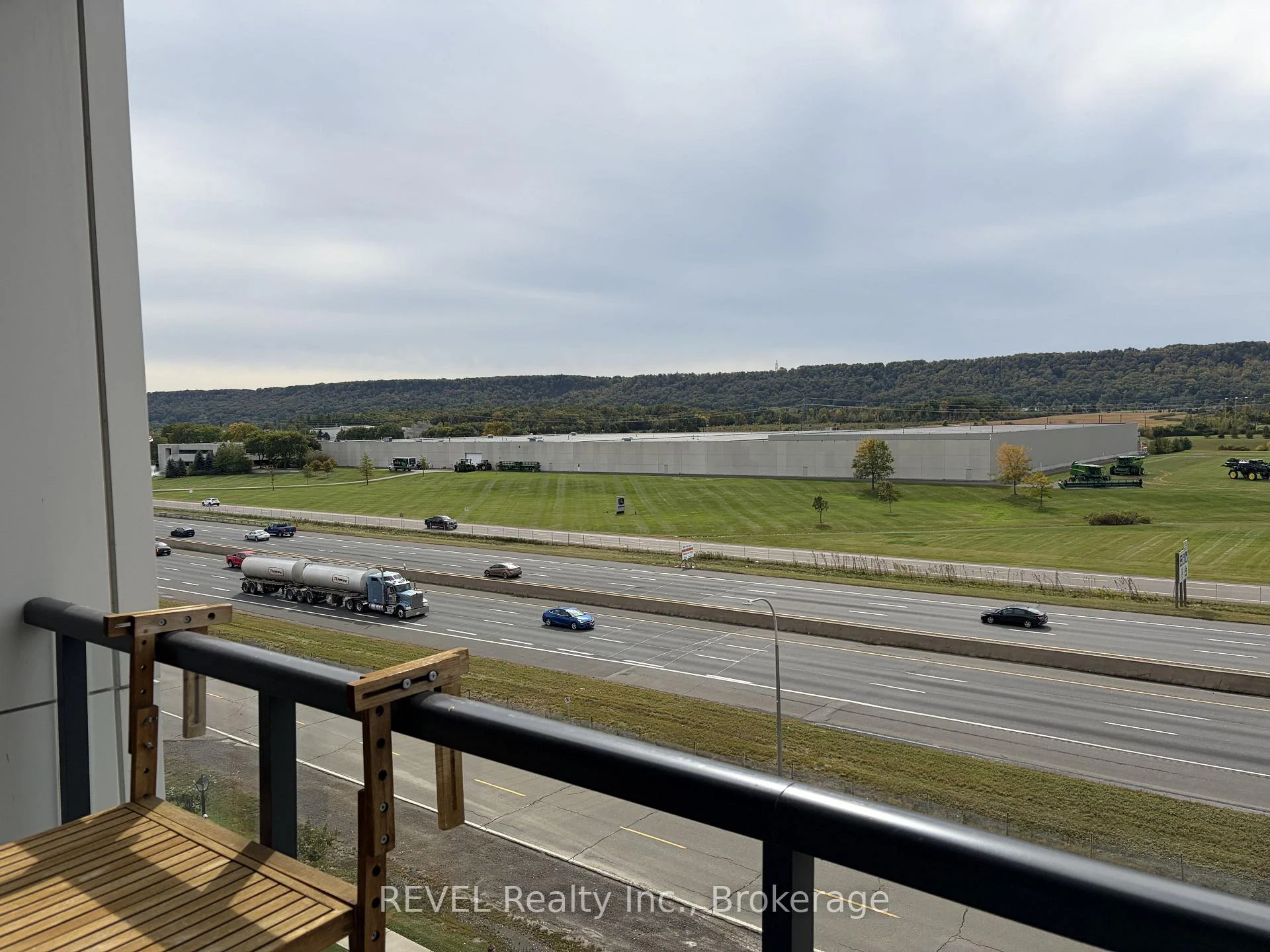 Photo 12 of Unit 501, 550 North Service Road, Grimsby, Grimsby Beach — HOMEH