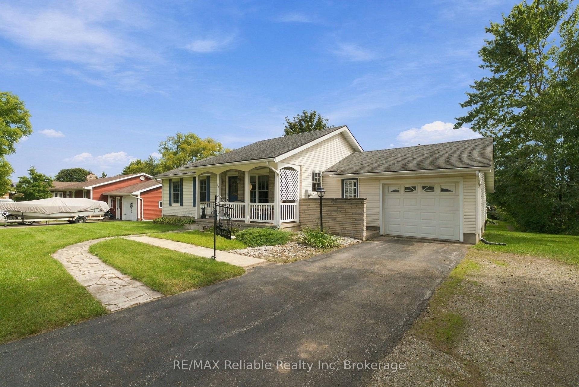 Photo 4 of 71 Kruse Drive, Huron East, Egmondville — HOMEH