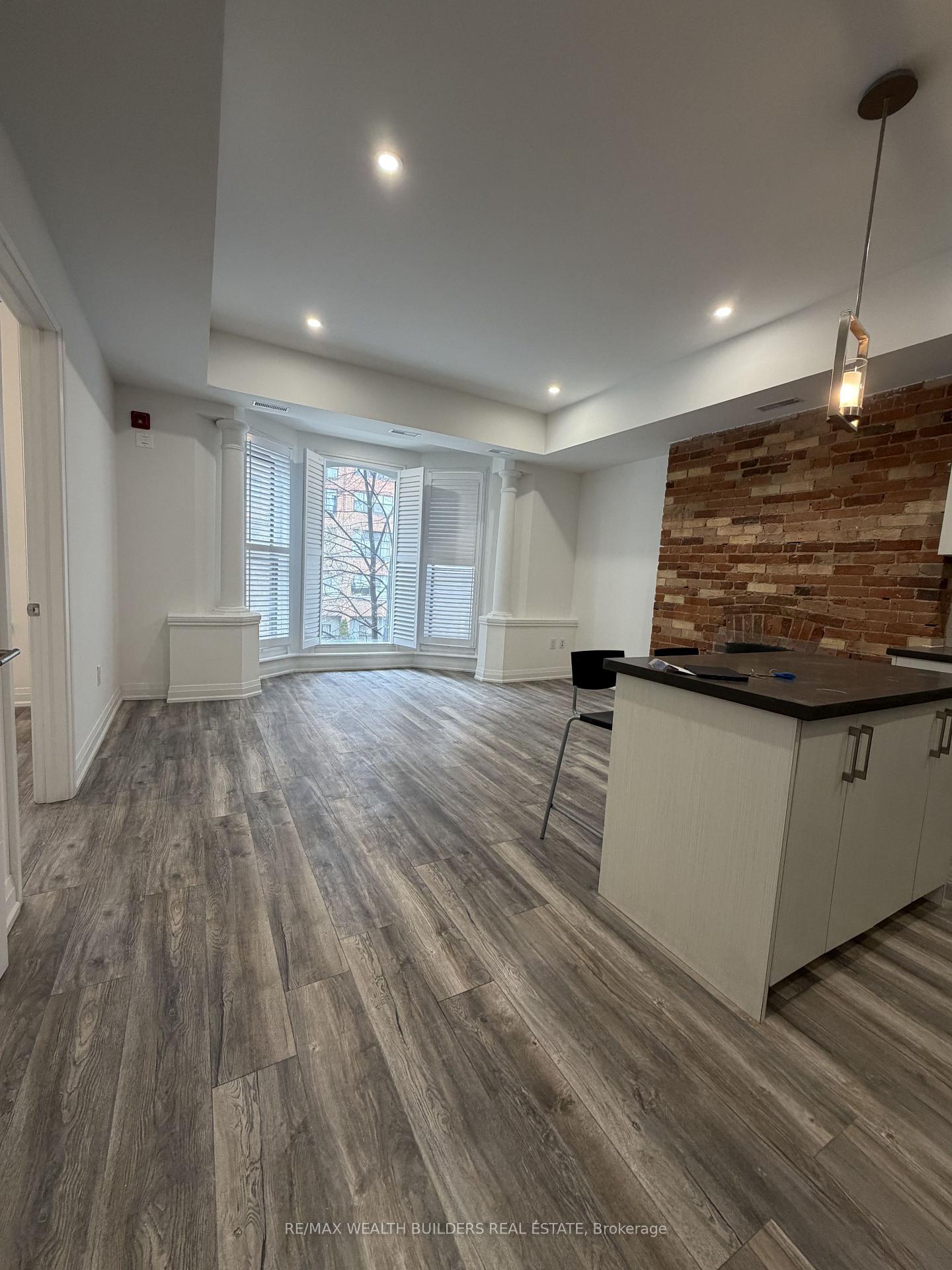 Photo 3 of Unit 4, 215 Jarvis Street, Toronto, Moss Park — HOMEH