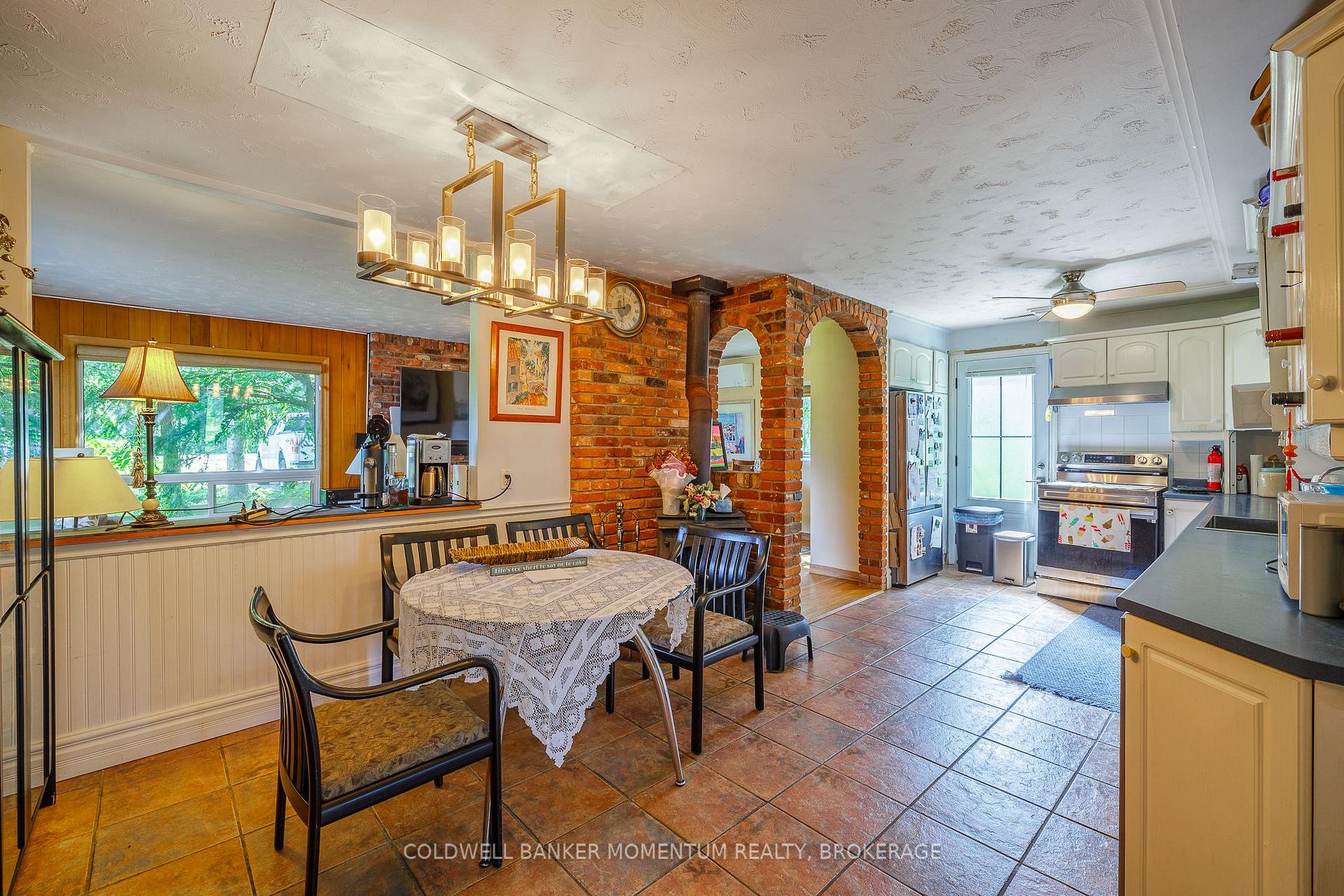 Photo 4 of 2742 Bennett Rd, Lincoln, Beamsville — HOMEH