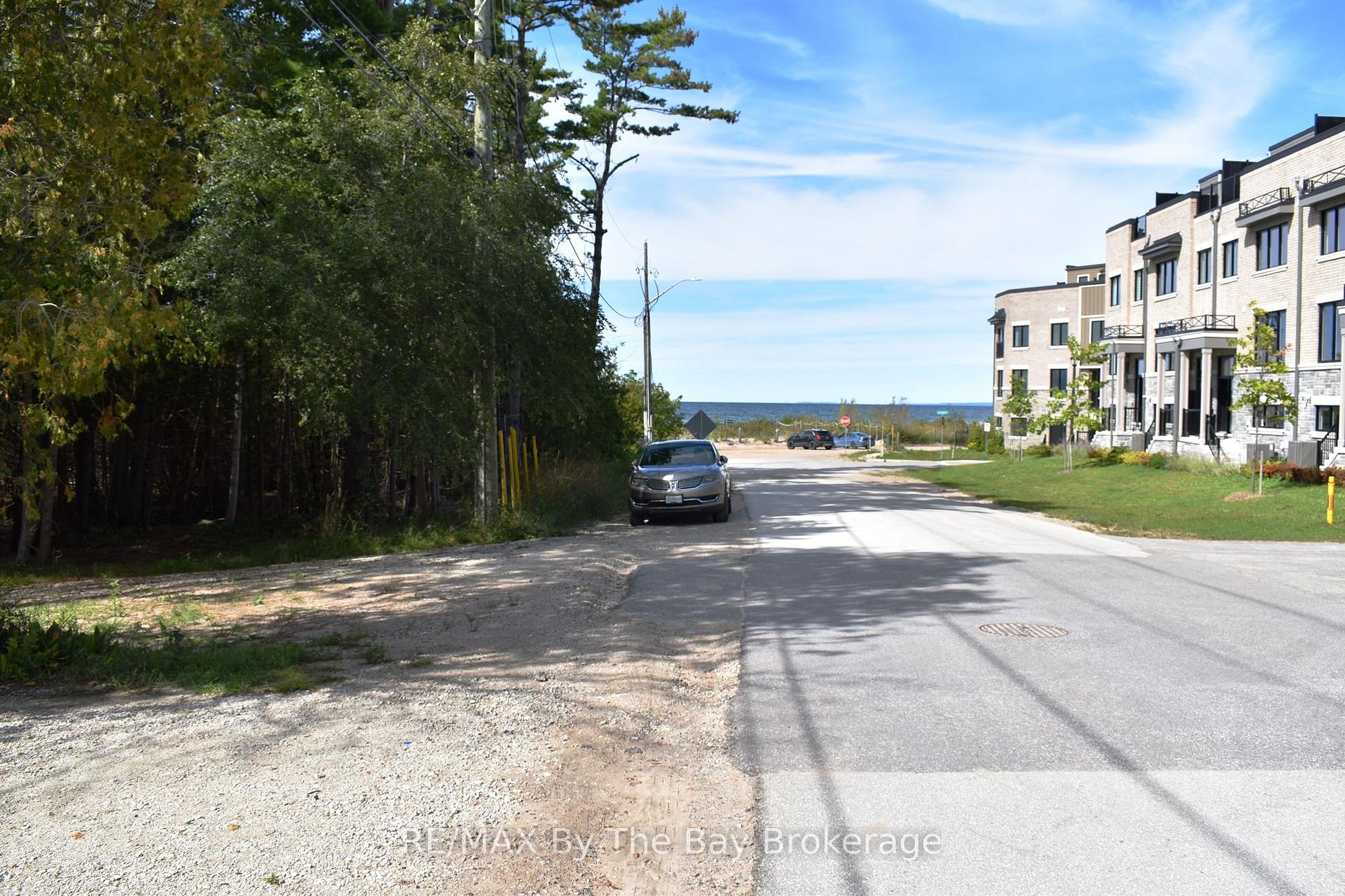 Photo 2 of 16 Albert Street, Wasaga Beach — HOMEH