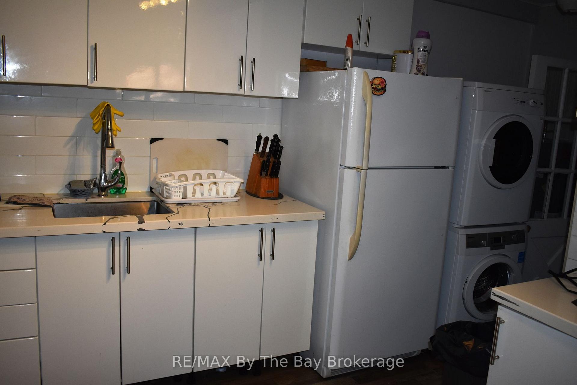 Photo 5 of 16 Albert Street, Wasaga Beach — HOMEH