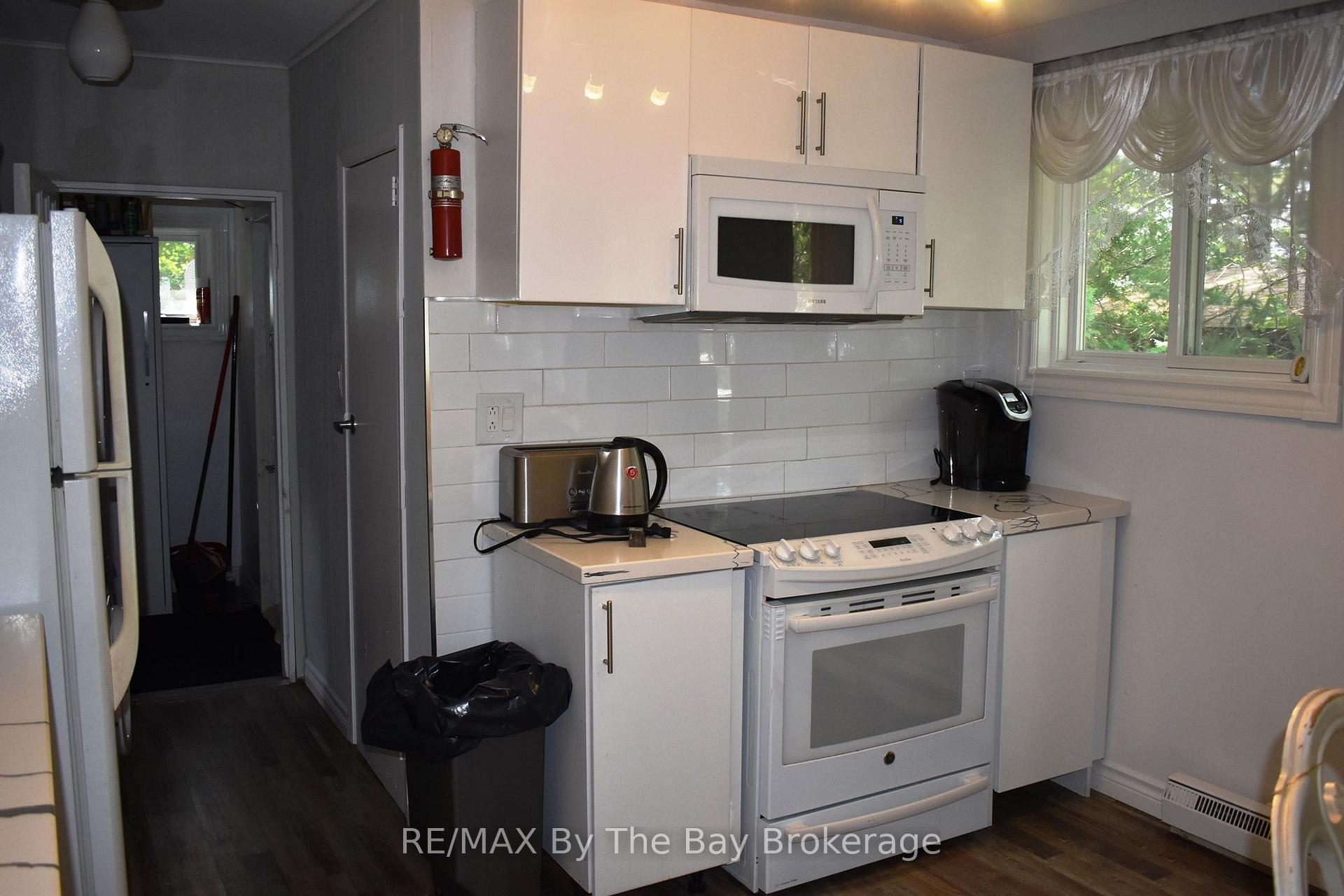 Photo 6 of 16 Albert Street, Wasaga Beach — HOMEH
