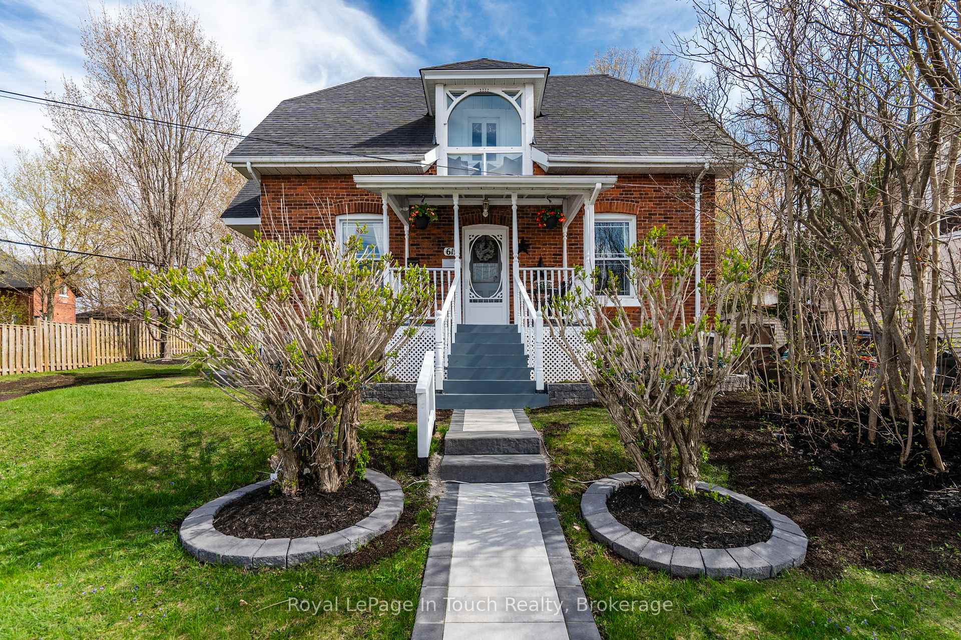 Photo 3 of 615 Bay Street, Midland — HOMEH