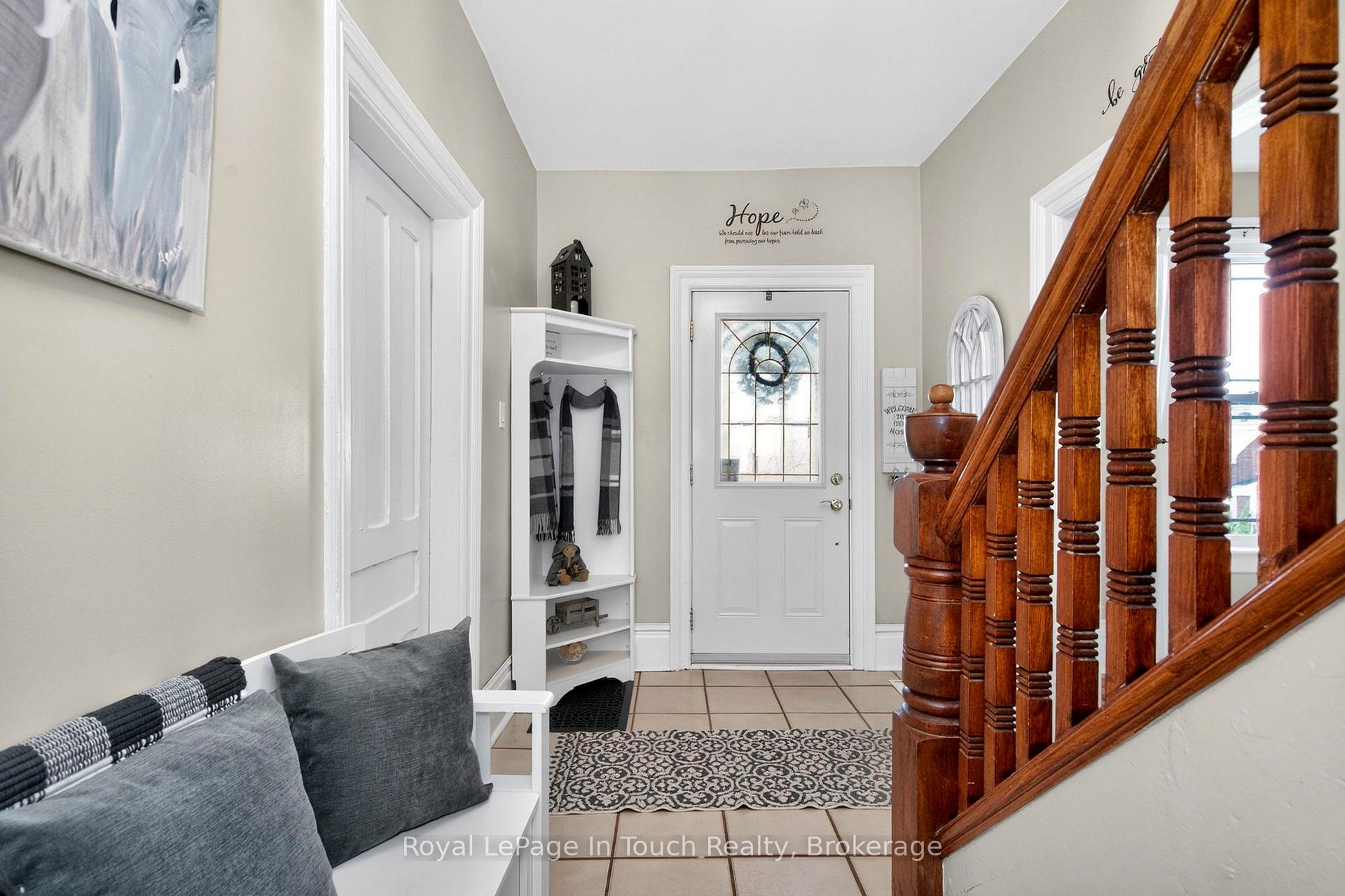 Photo 5 of 615 Bay Street, Midland — HOMEH