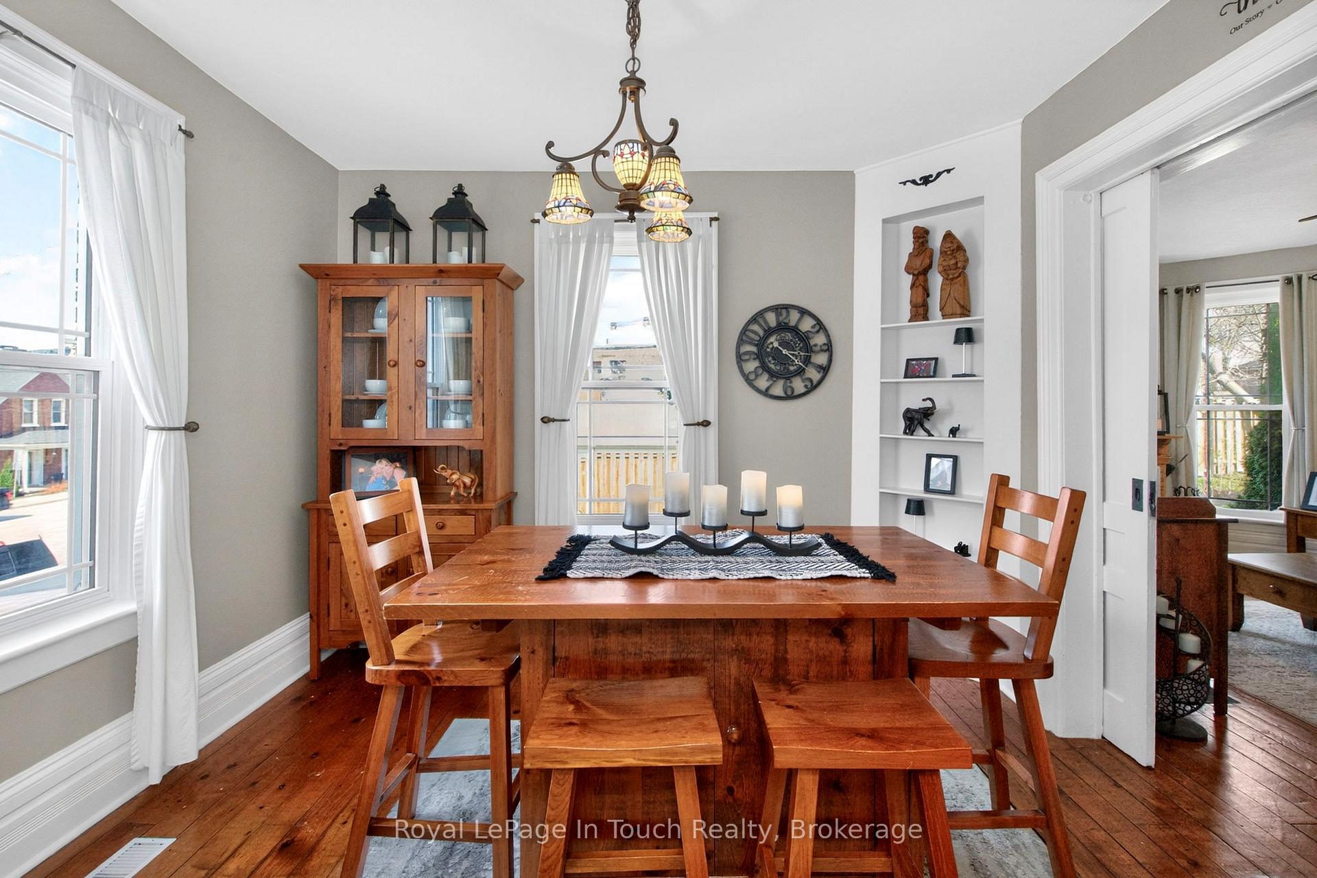 Photo 7 of 615 Bay Street, Midland — HOMEH
