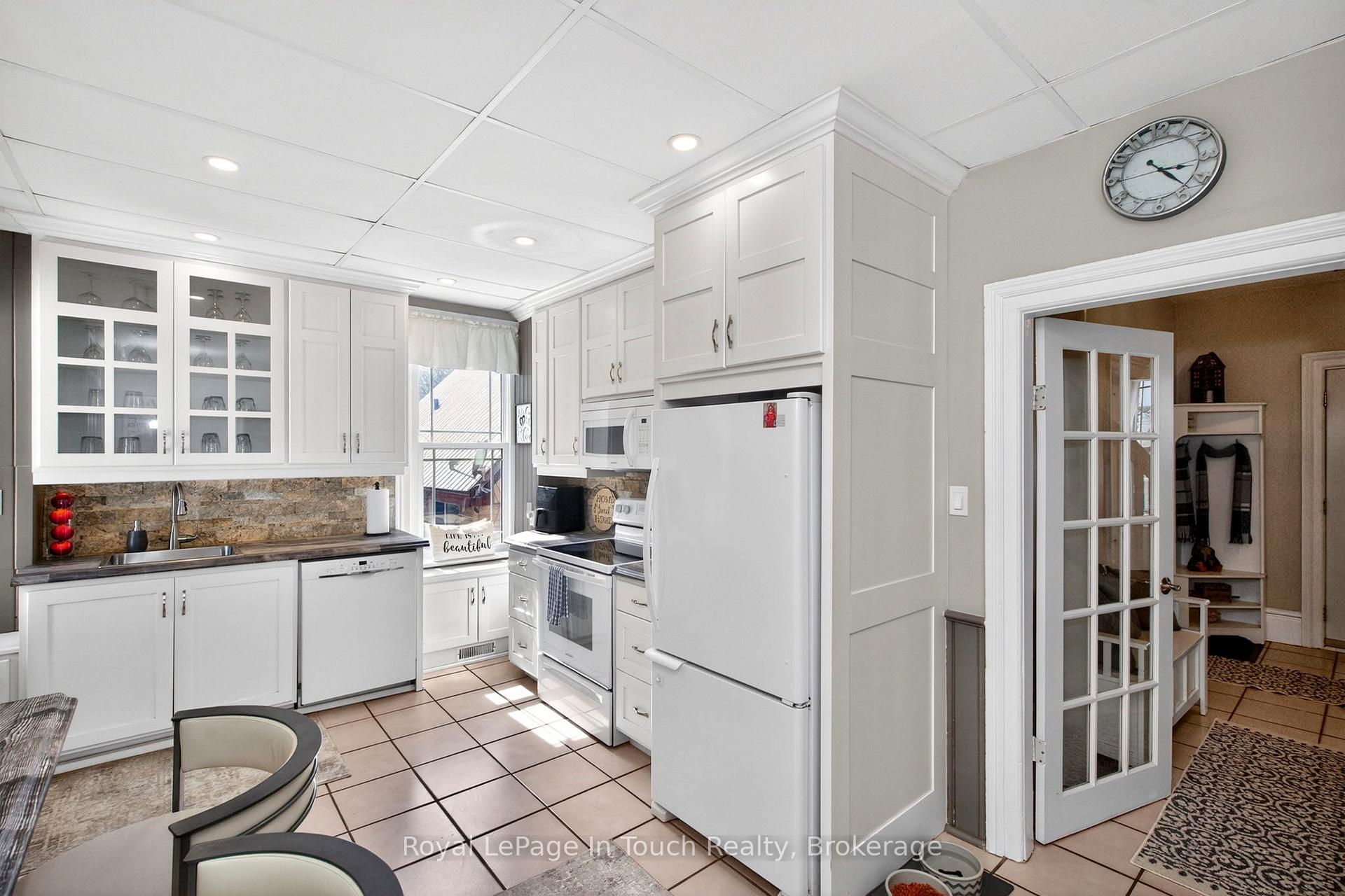 Photo 13 of 615 Bay Street, Midland — HOMEH
