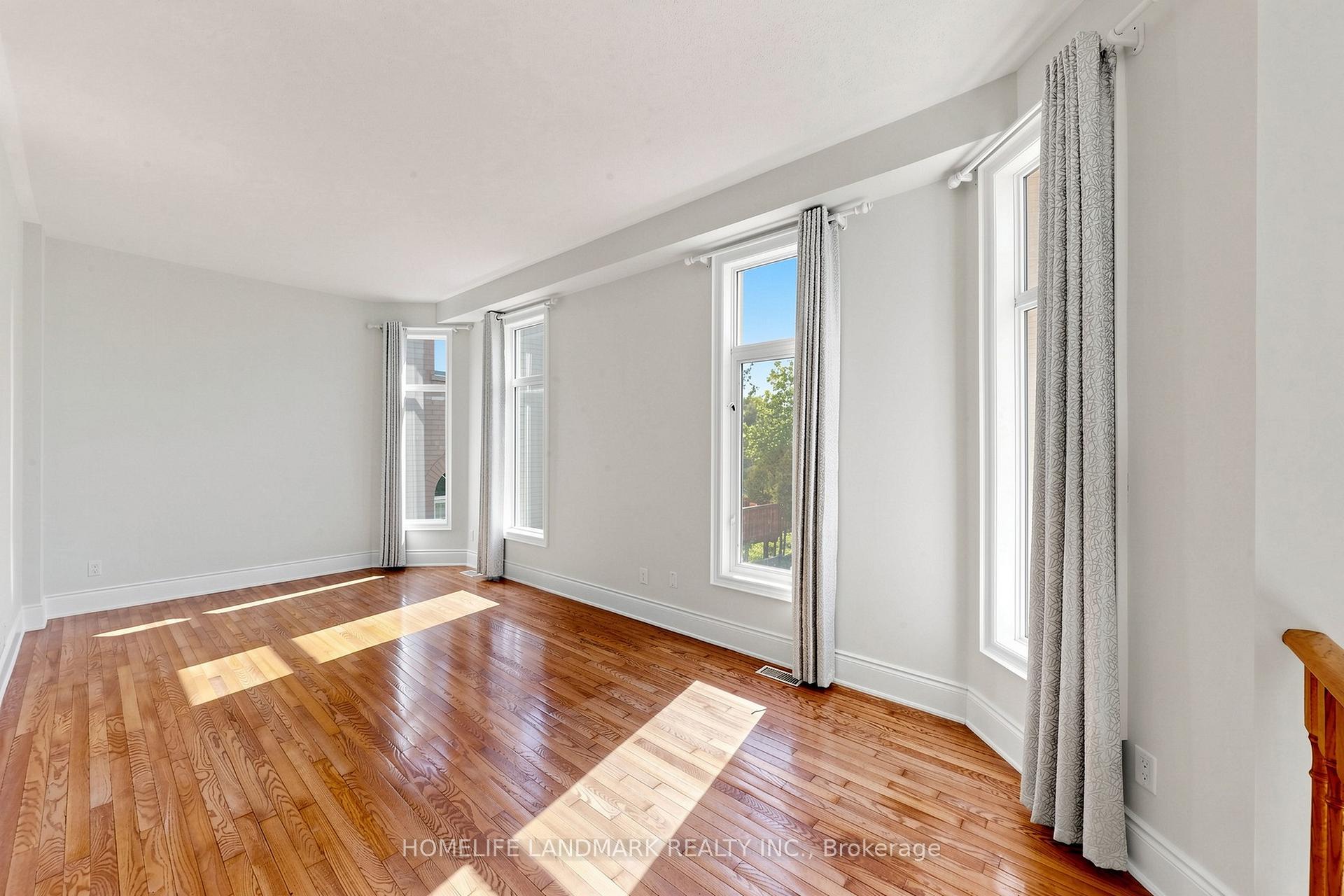 Photo 16 of 209 Redstone Road, Richmond Hill, Rouge Woods — HOMEH