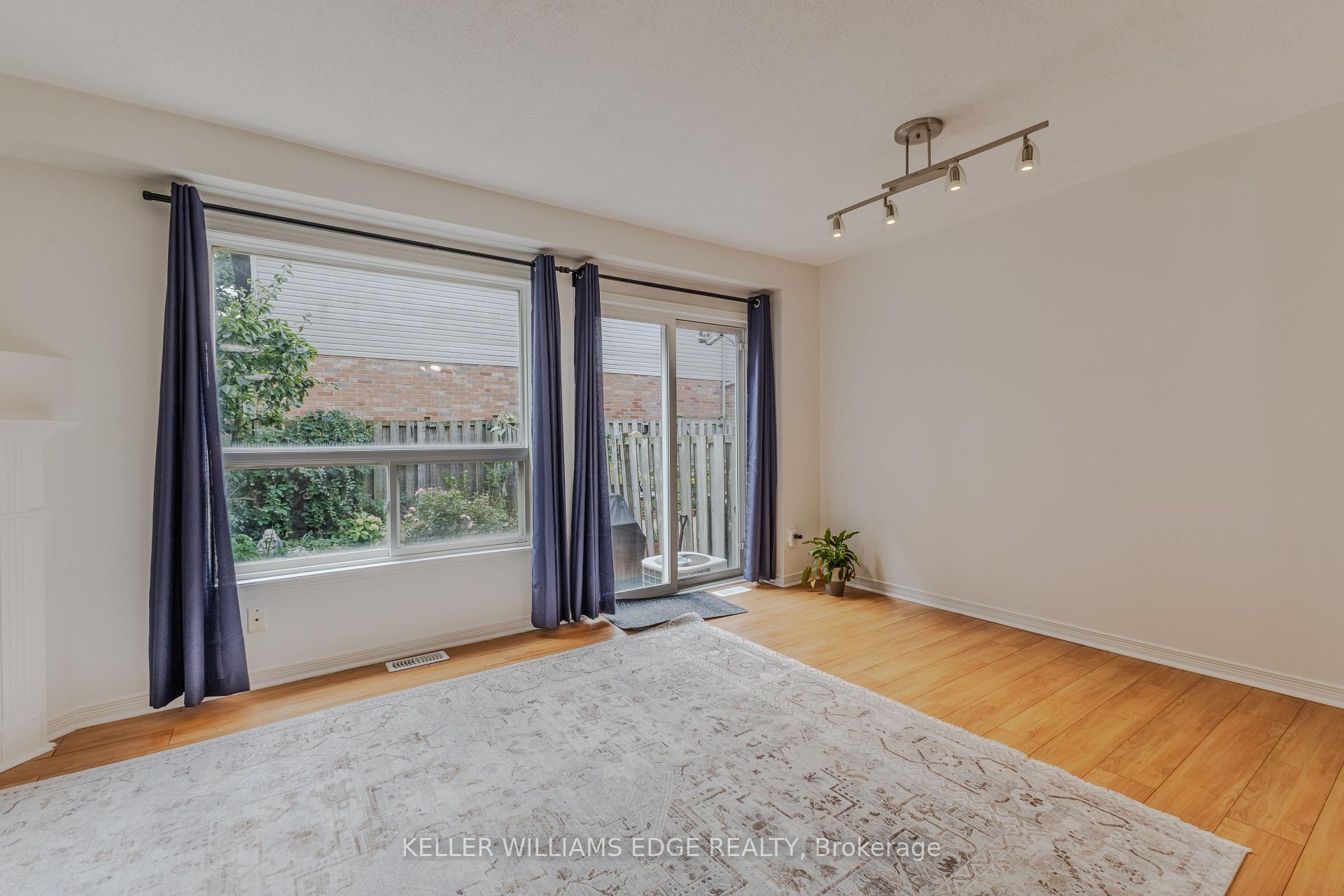 Photo 4 of Unit #32, 10 Cadham Boulevard, Hamilton, Broughton — HOMEH