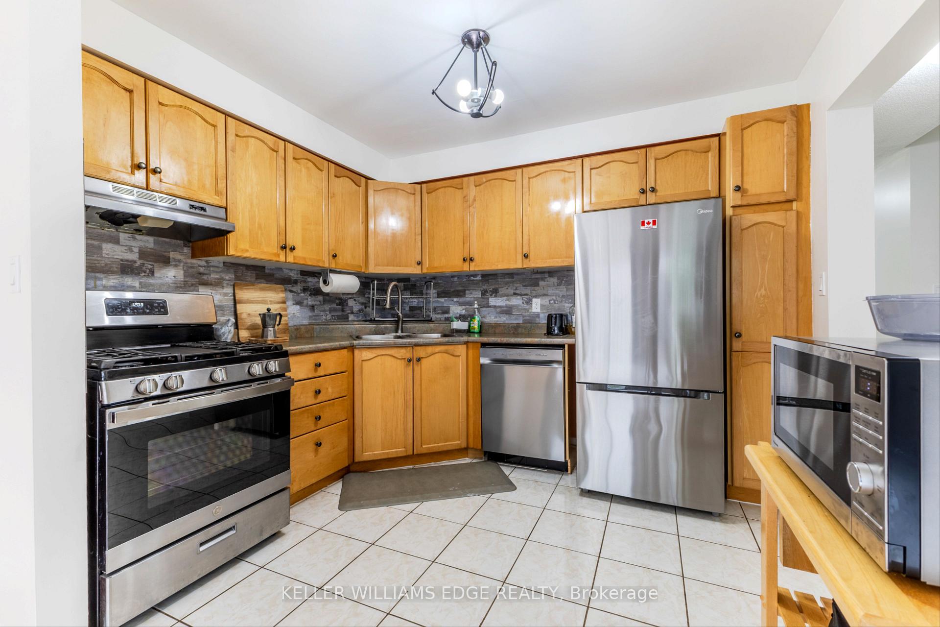 Photo 8 of Unit #32, 10 Cadham Boulevard, Hamilton, Broughton — HOMEH