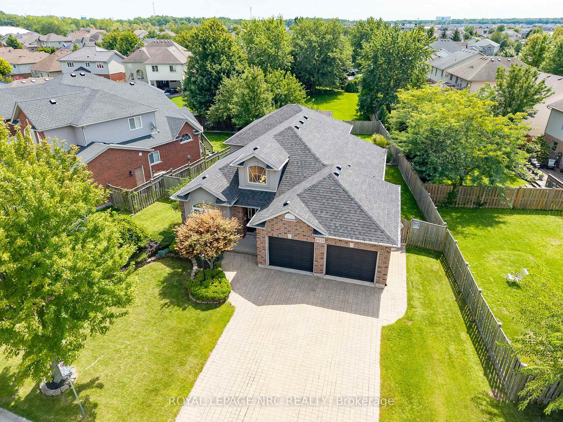 Photo 3 of 8532 Heikoop Crescent, Niagara Falls, Forestview — HOMEH
