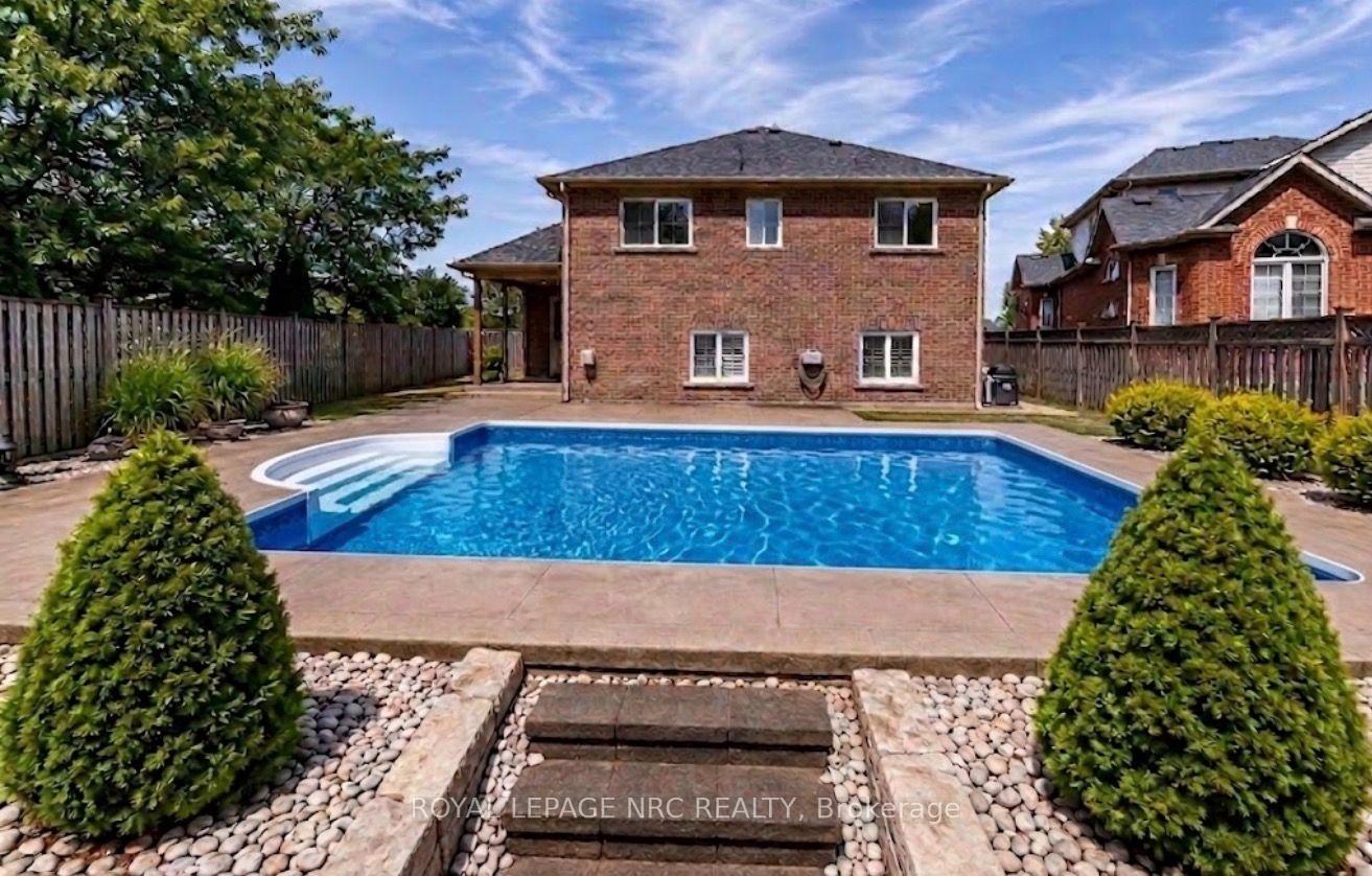 Photo 5 of 8532 Heikoop Crescent, Niagara Falls, Forestview — HOMEH
