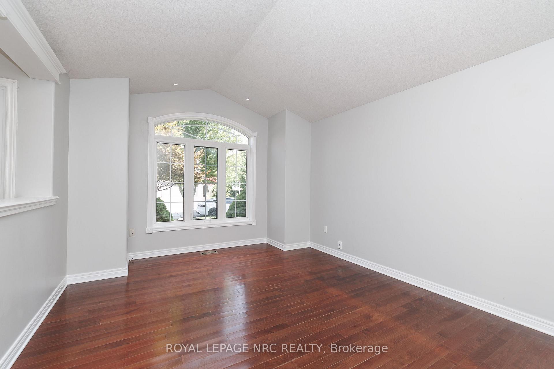 Photo 16 of 8532 Heikoop Crescent, Niagara Falls, Forestview — HOMEH