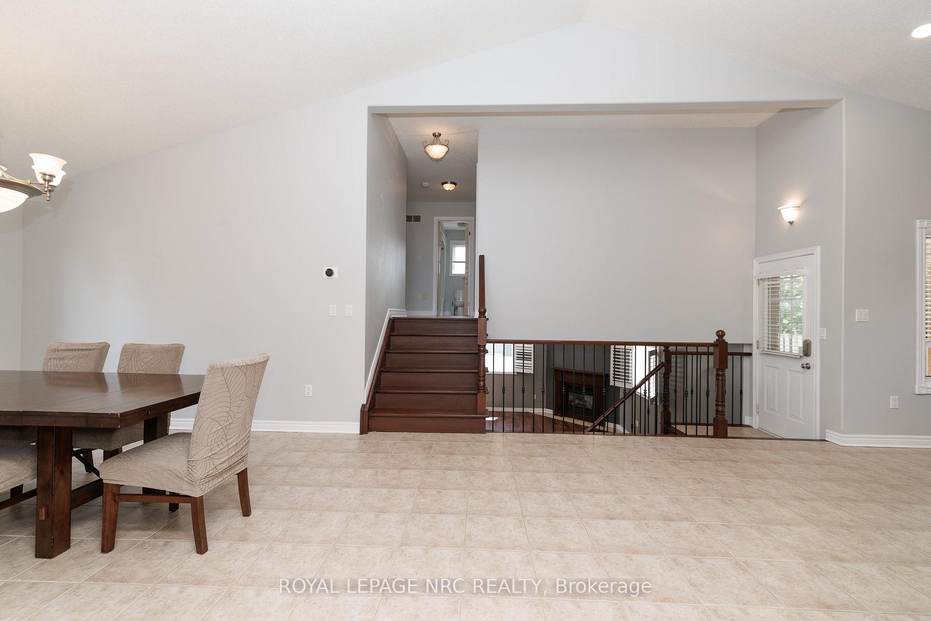 Photo 18 of 8532 Heikoop Crescent, Niagara Falls, Forestview — HOMEH
