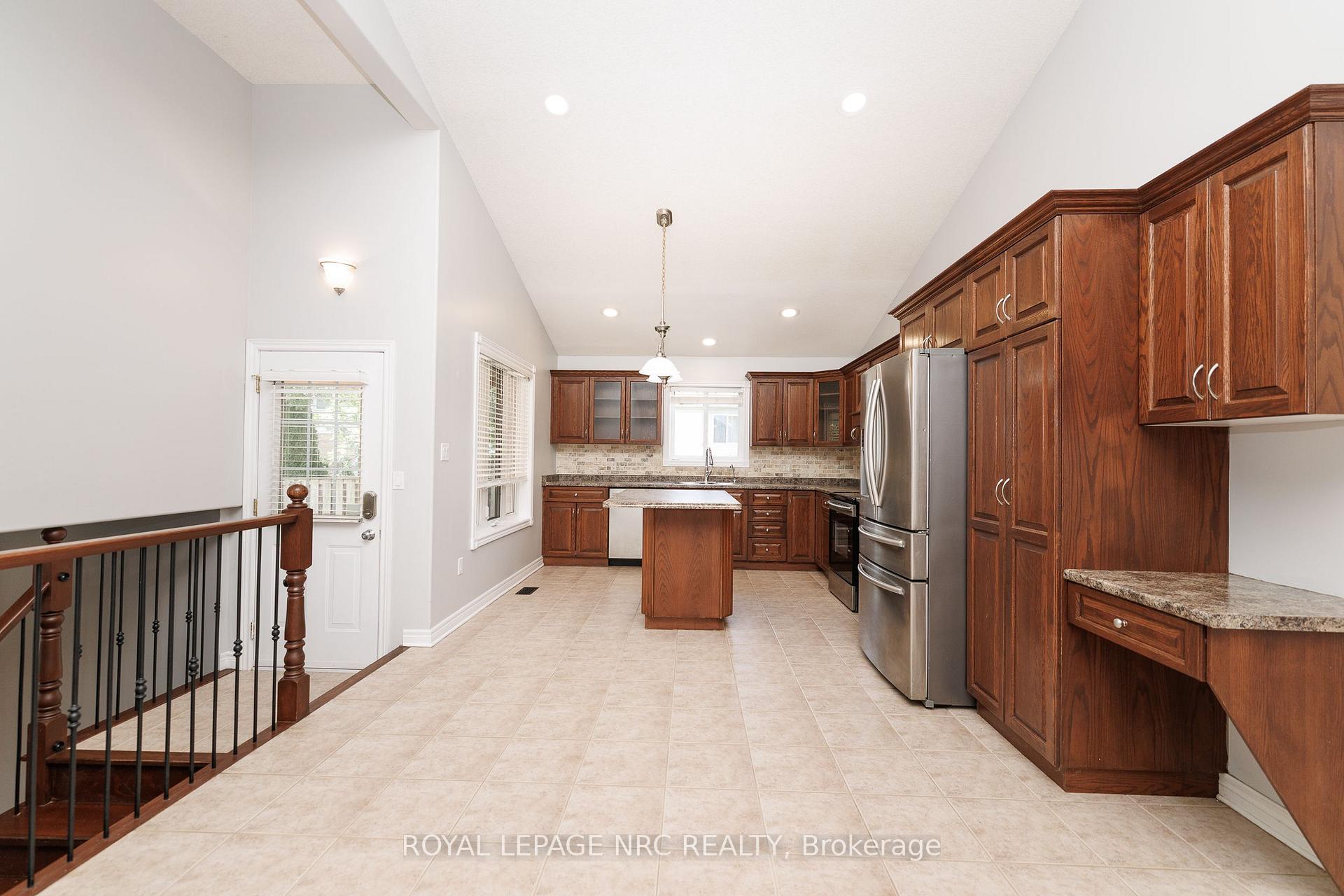 Photo 21 of 8532 Heikoop Crescent, Niagara Falls, Forestview — HOMEH