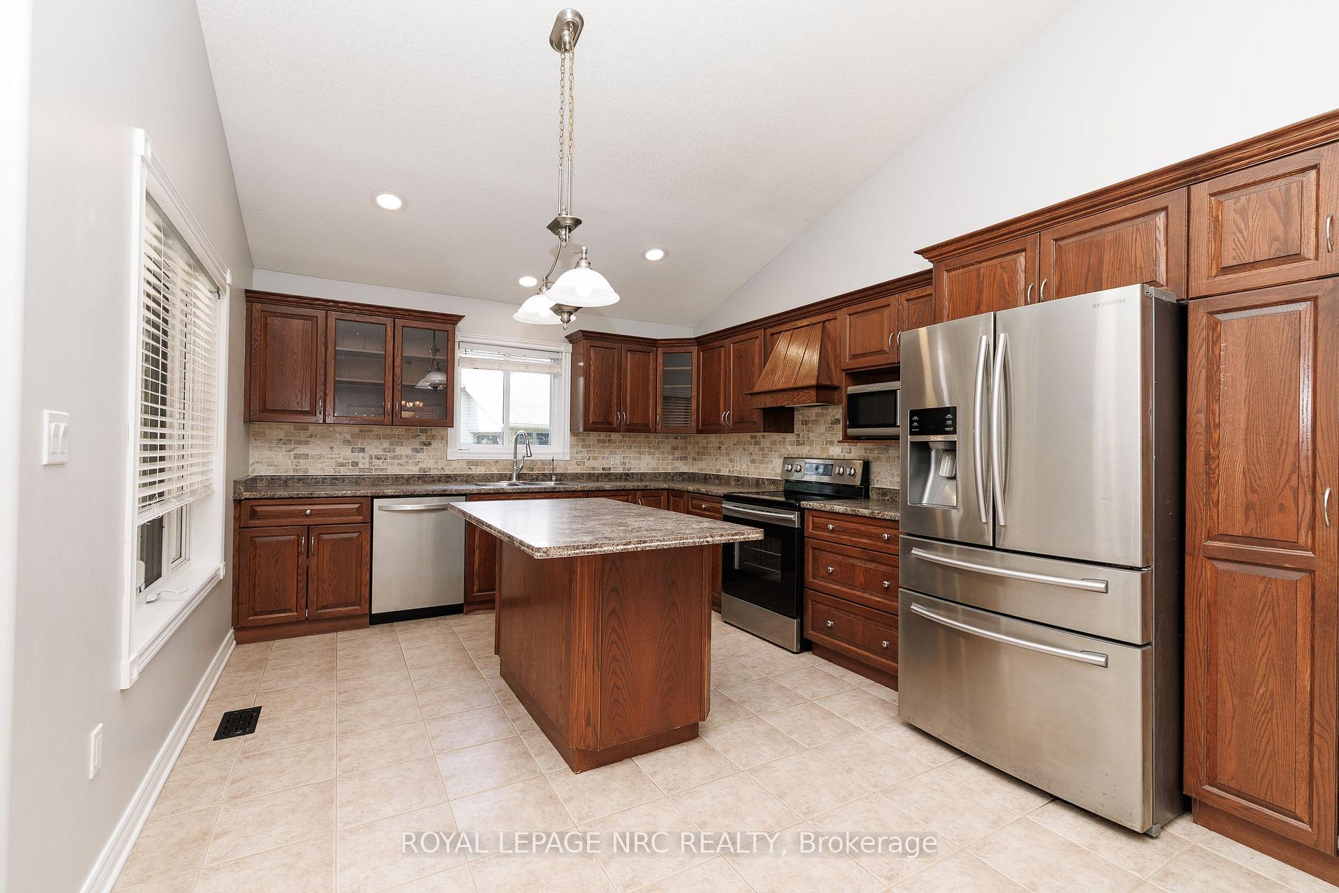 Photo 23 of 8532 Heikoop Crescent, Niagara Falls, Forestview — HOMEH
