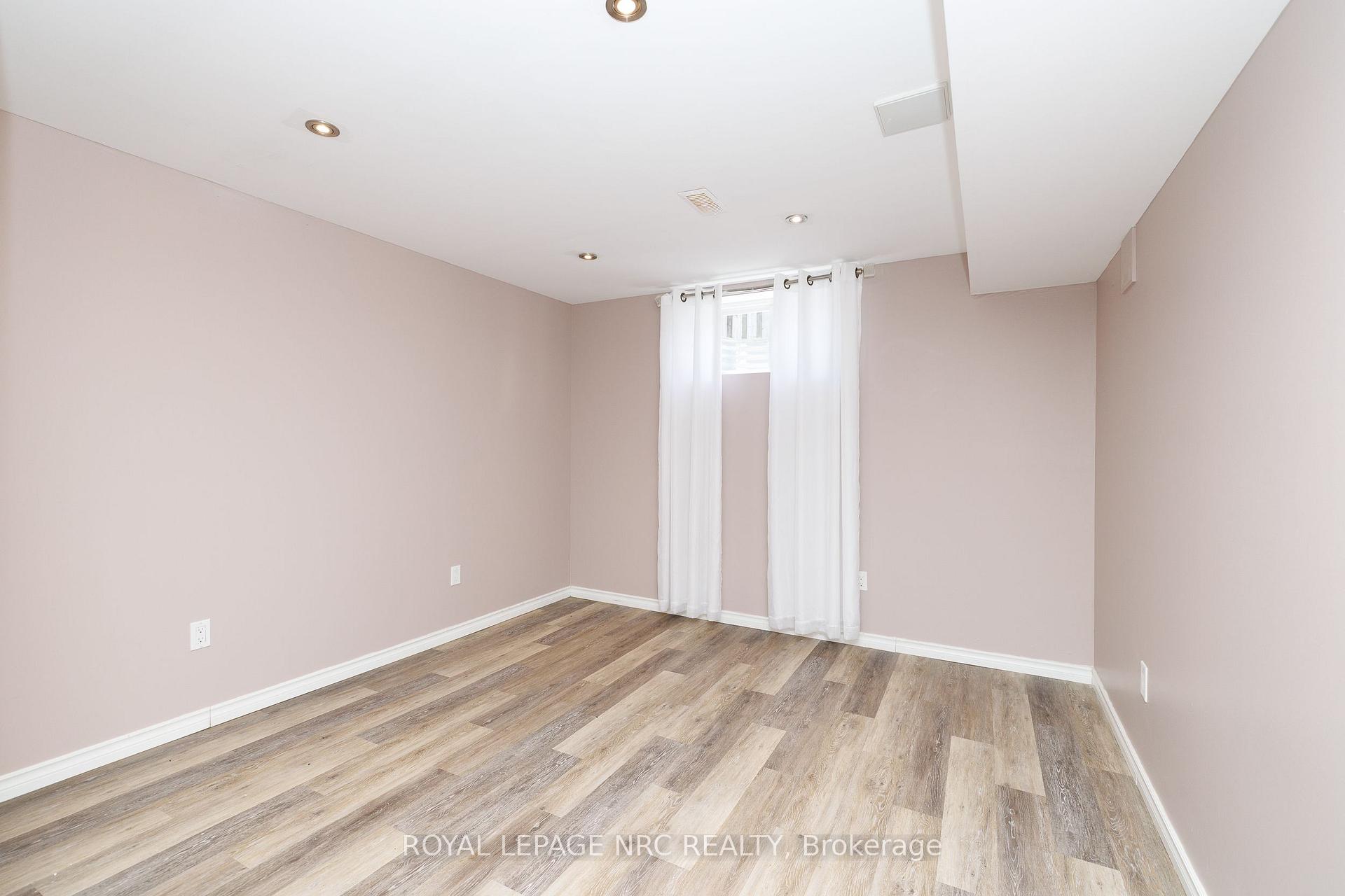 Photo 43 of 8532 Heikoop Crescent, Niagara Falls, Forestview — HOMEH