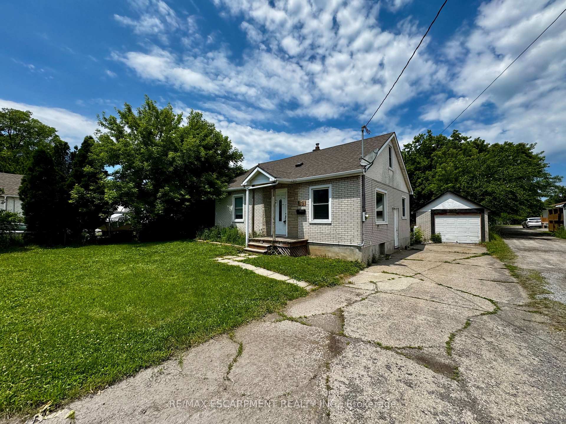 Photo 2 of 89 Lincoln Avenue, St. Catharines, Oakdale — HOMEH