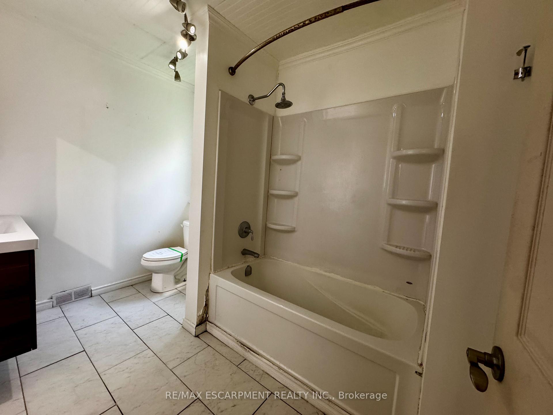 Photo 8 of 89 Lincoln Avenue, St. Catharines, Oakdale — HOMEH