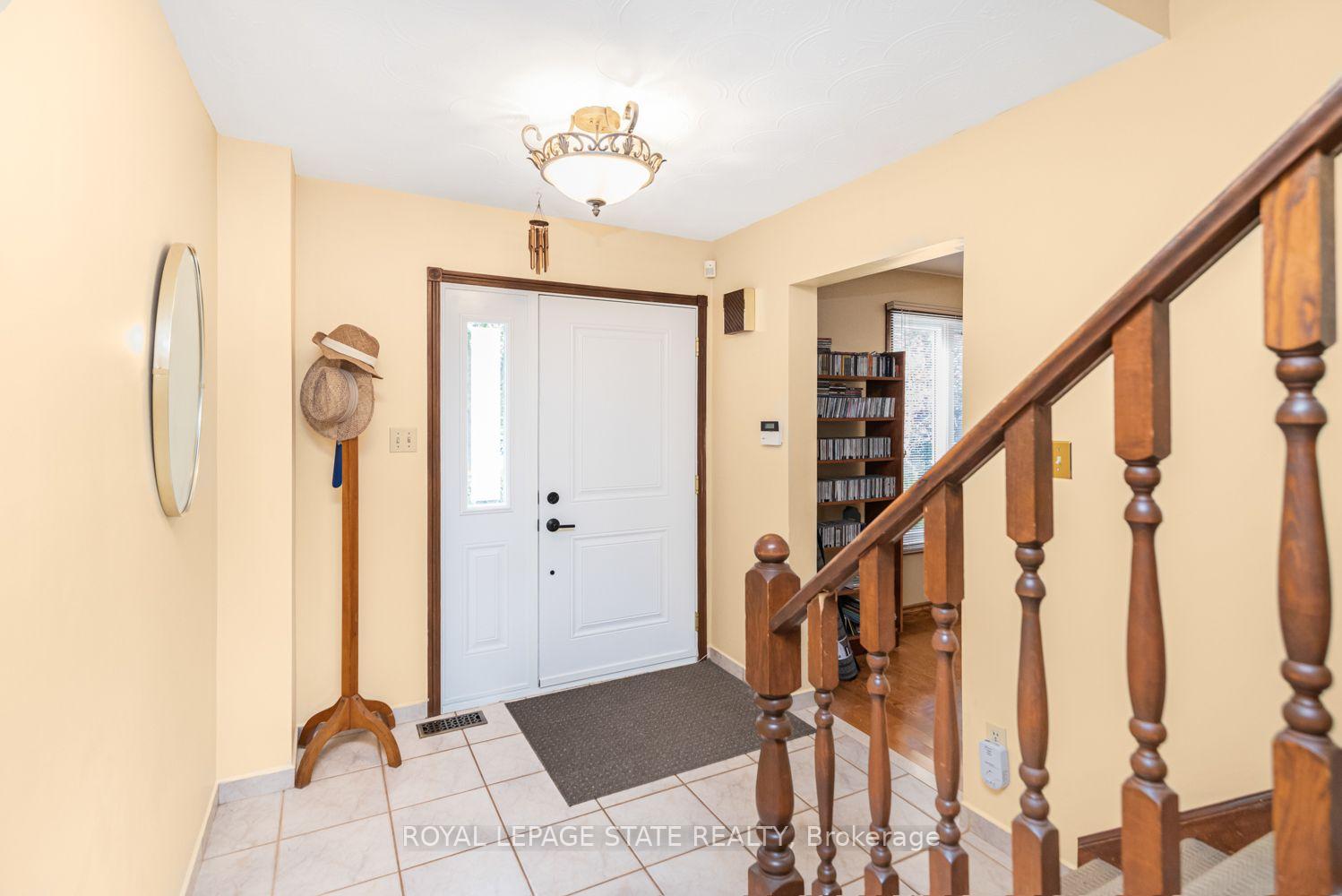 Photo 3 of 311 Hemlock Avenue, Hamilton, Stoney Creek — HOMEH