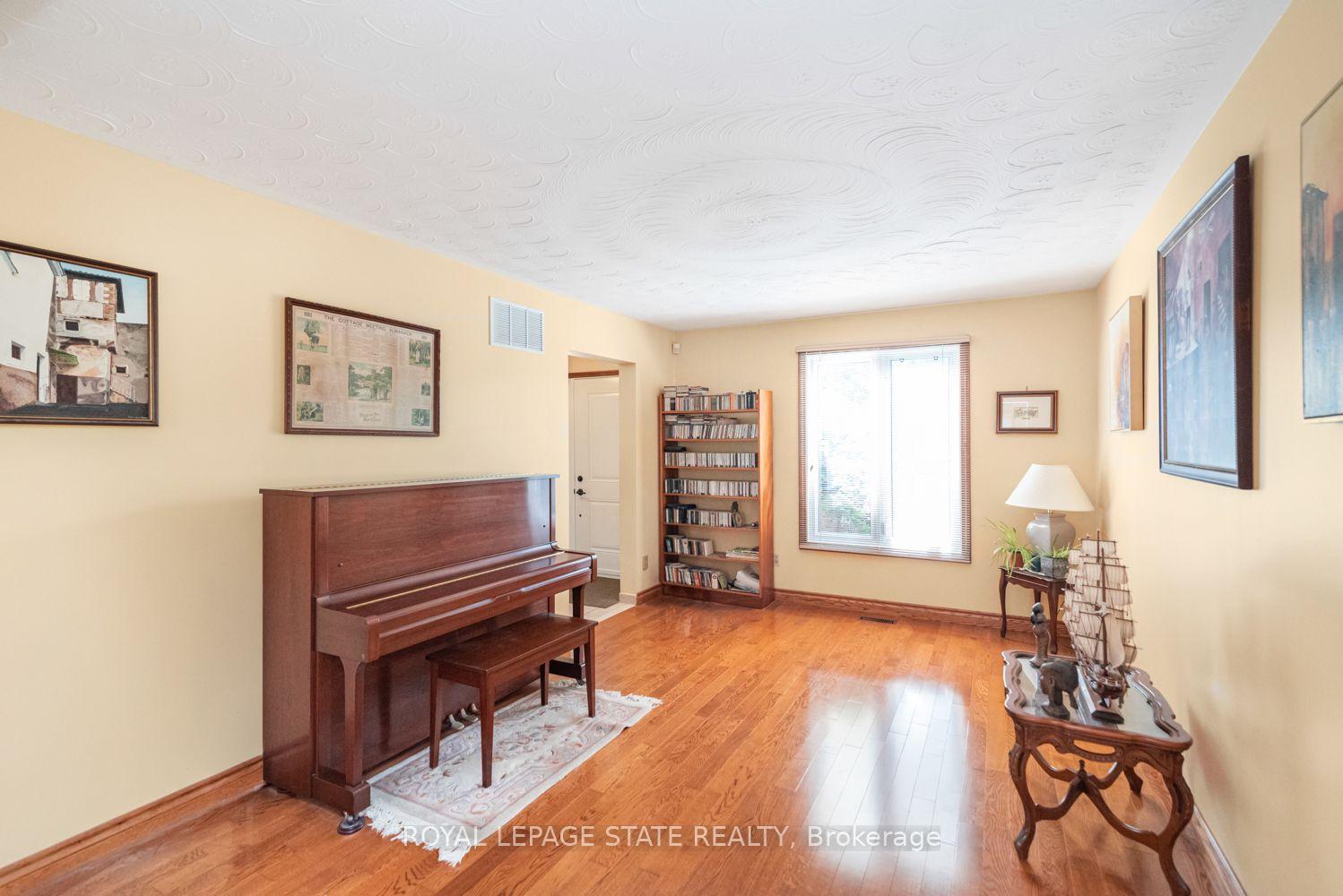 Photo 5 of 311 Hemlock Avenue, Hamilton, Stoney Creek — HOMEH
