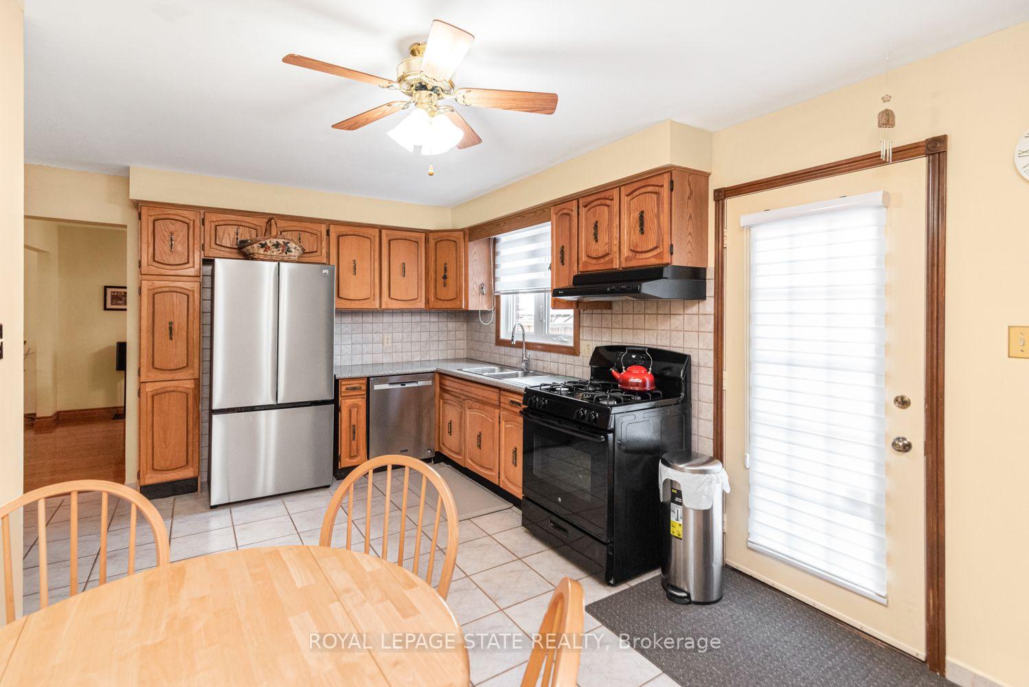 Photo 9 of 311 Hemlock Avenue, Hamilton, Stoney Creek — HOMEH