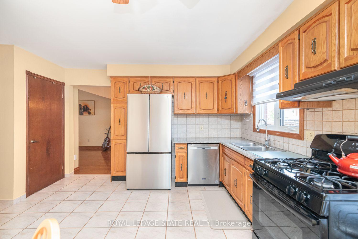 Photo 11 of 311 Hemlock Avenue, Hamilton, Stoney Creek — HOMEH