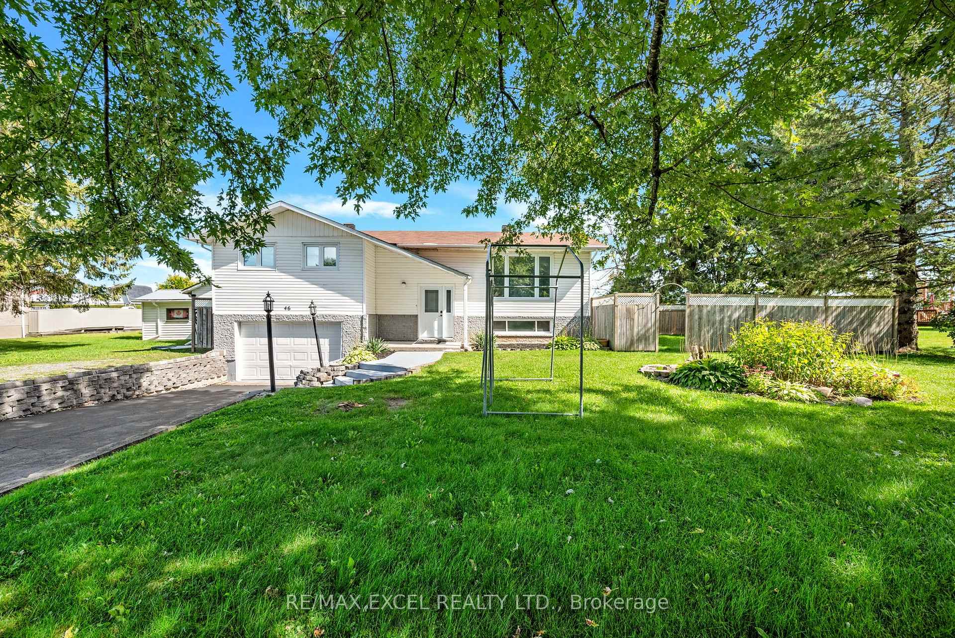 Photo 2 of 46 Queen Street, North Stormont, North Stormont (Finch) Twp — HOMEH