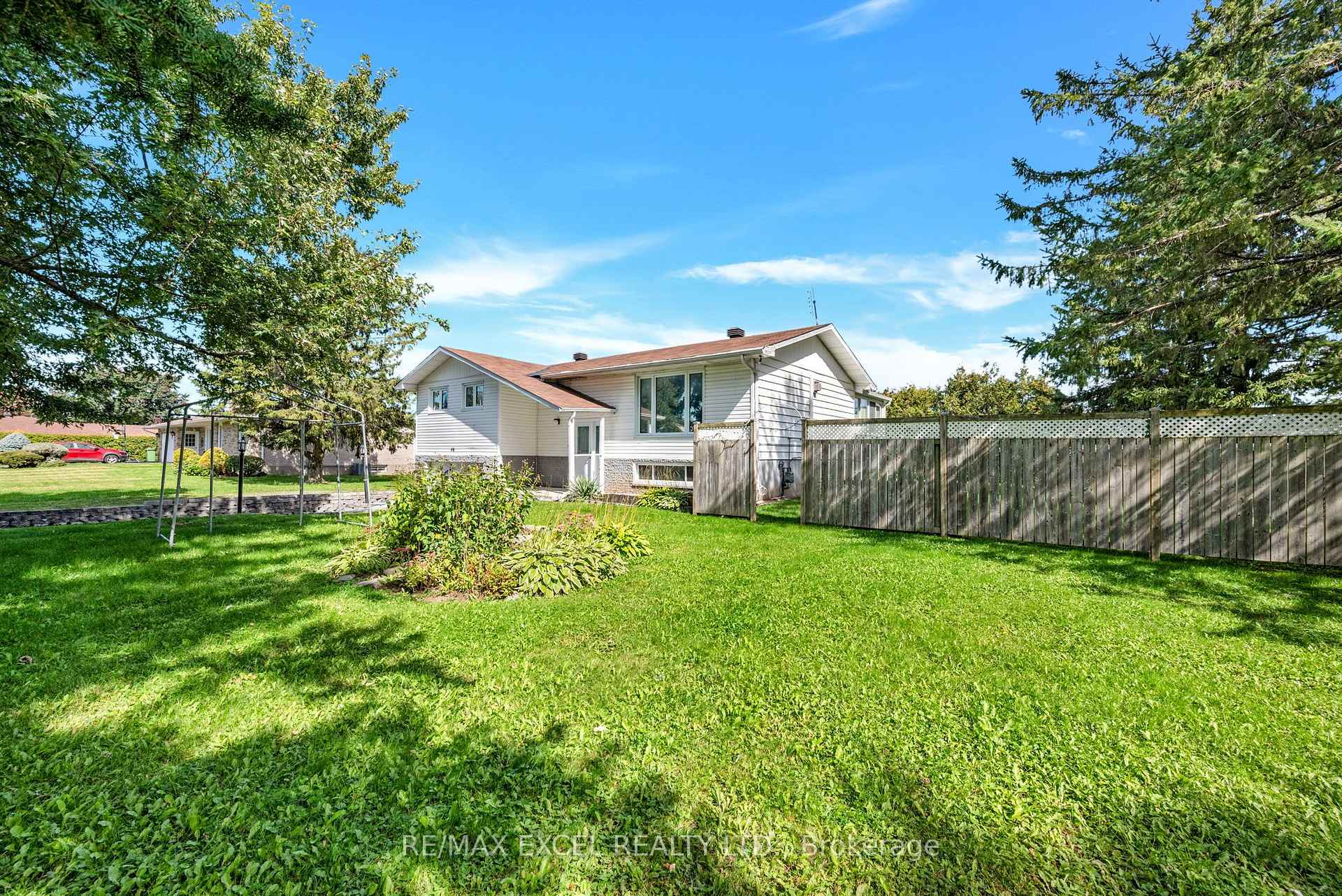 Photo 3 of 46 Queen Street, North Stormont, North Stormont (Finch) Twp — HOMEH