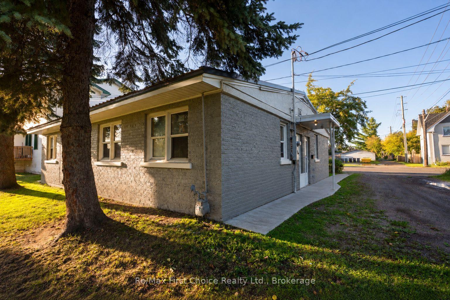 Photo 3 of 1212 Walsh Street E, Thunder Bay, Westfort — HOMEH