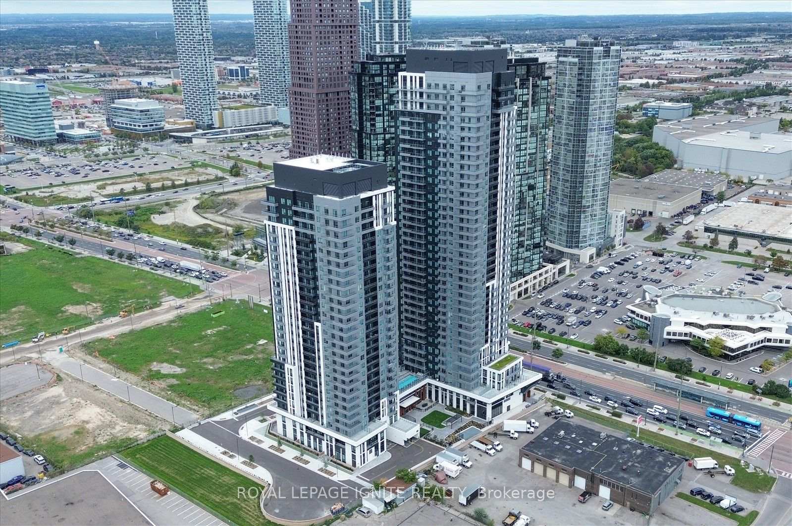 Photo 1 of Unit 810A, 5 Meadowvale Road, Vaughan, Vaughan Corporate Centre — HOMEH