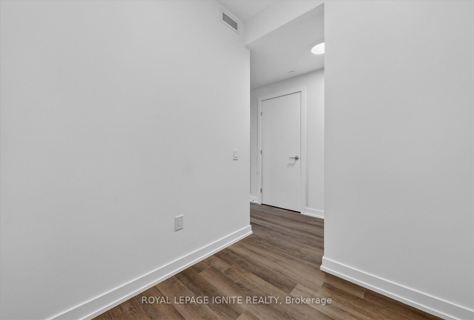 Photo 4 of Unit 810A, 5 Meadowvale Road, Vaughan, Vaughan Corporate Centre — HOMEH